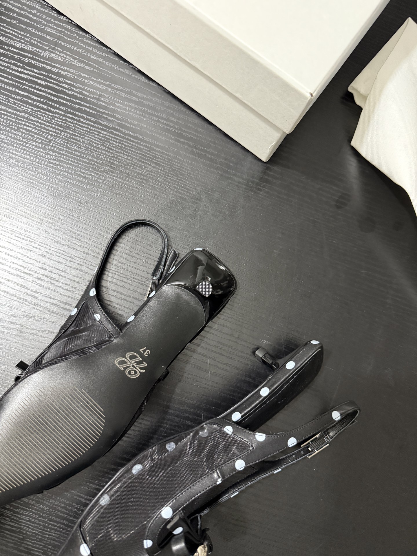 Elegant New 25AW Footwear Collection with Sparkling Embellishments - 图片 9