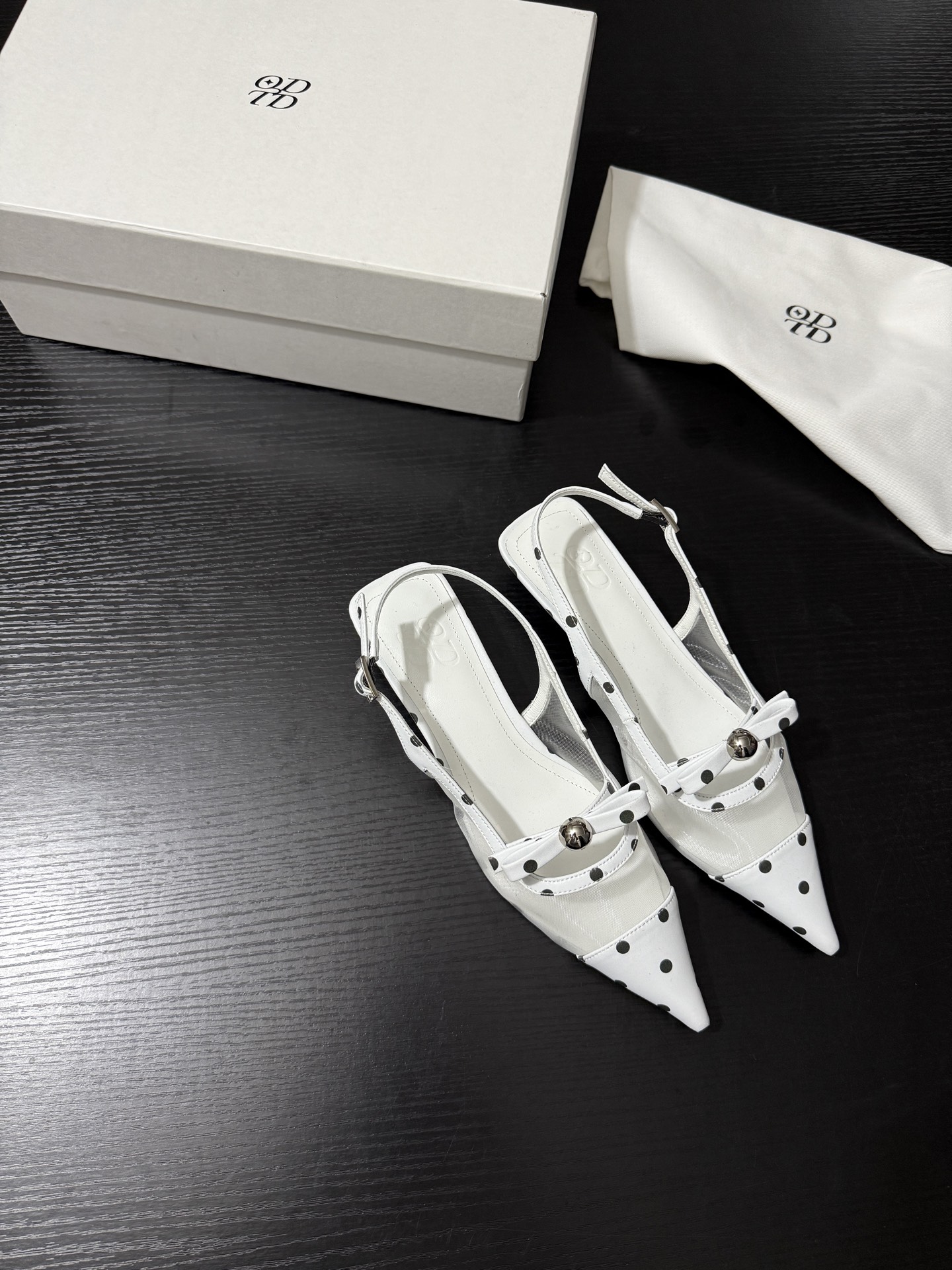 Stylish New Arrival: Elegant Summer Sandals with Sparkling Embellishment