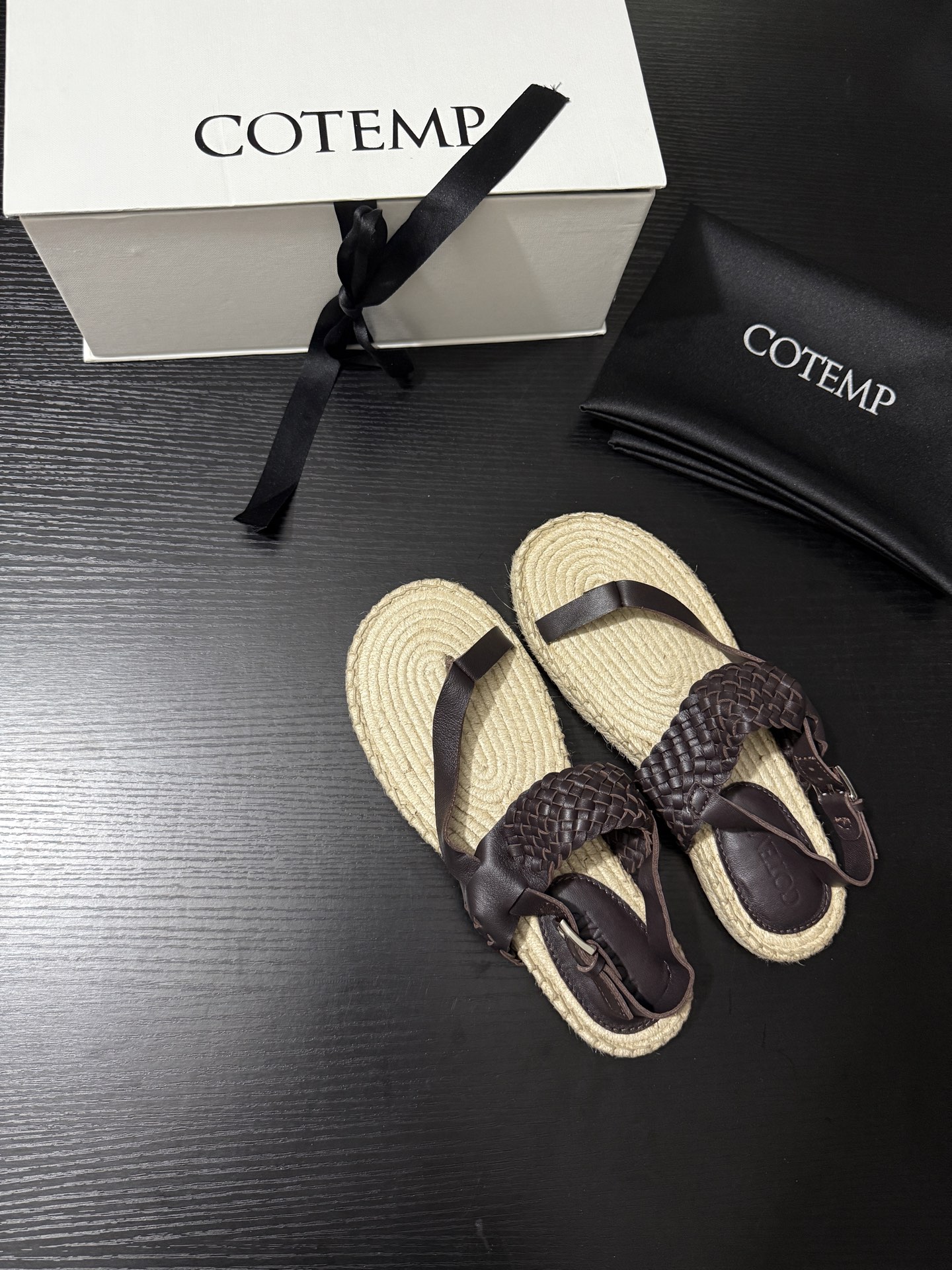 “Hand-Woven Sandals: 700 Cotem 25AW Collection Highlights Natural Laxity and Wild Fashion”