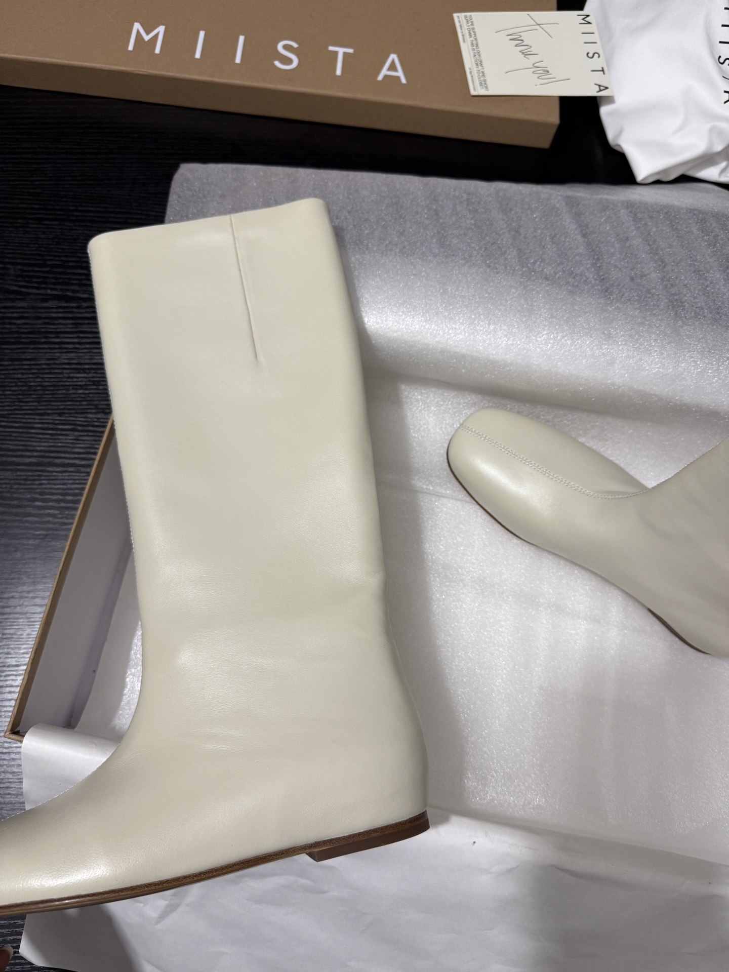 Stylish High-Top Boots: MIIST 25AW Collection Overview - 图片 6