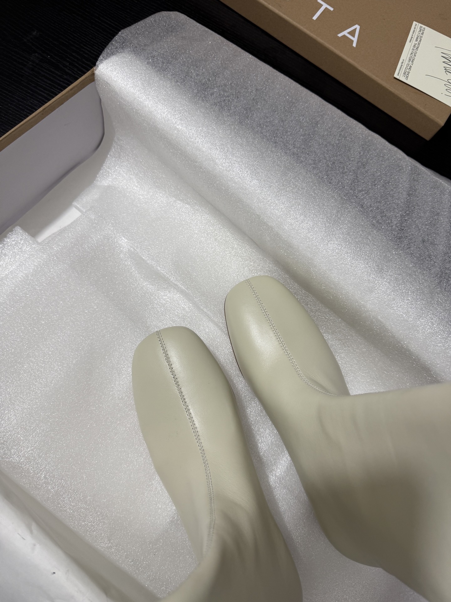 Stylish High-Top Boots: MIIST 25AW Collection Overview - 图片 5