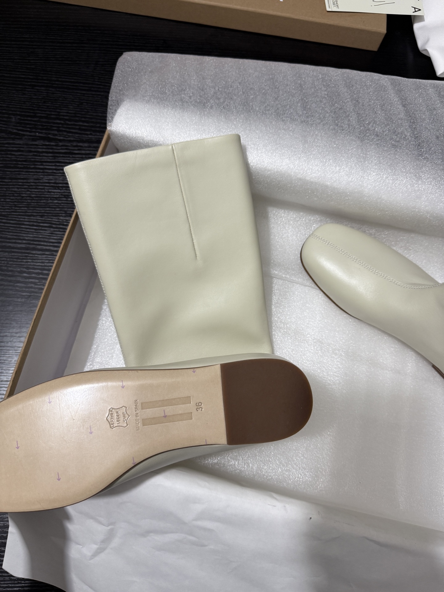 Stylish High-Top Boots: MIIST 25AW Collection Overview - 图片 7