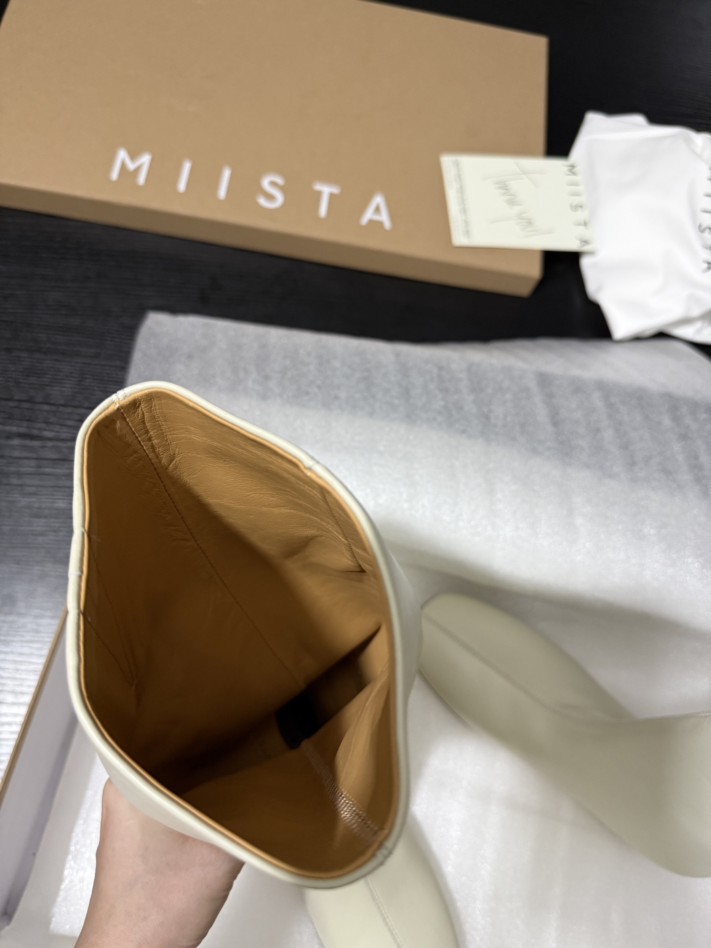 Stylish High-Top Boots: MIIST 25AW Collection Overview - 图片 8