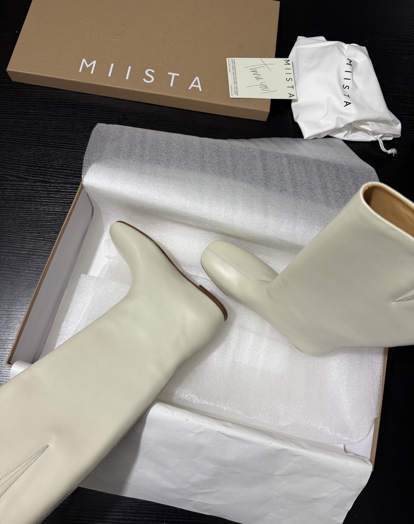 Stylish High-Top Boots: MIIST 25AW Collection Overview - 图片 4