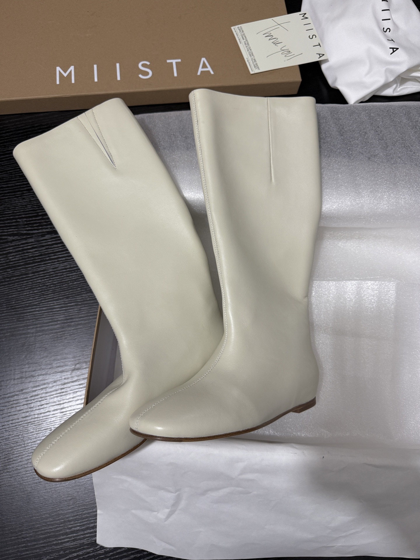 Stylish High-Top Boots: MIIST 25AW Collection Overview - 图片 3