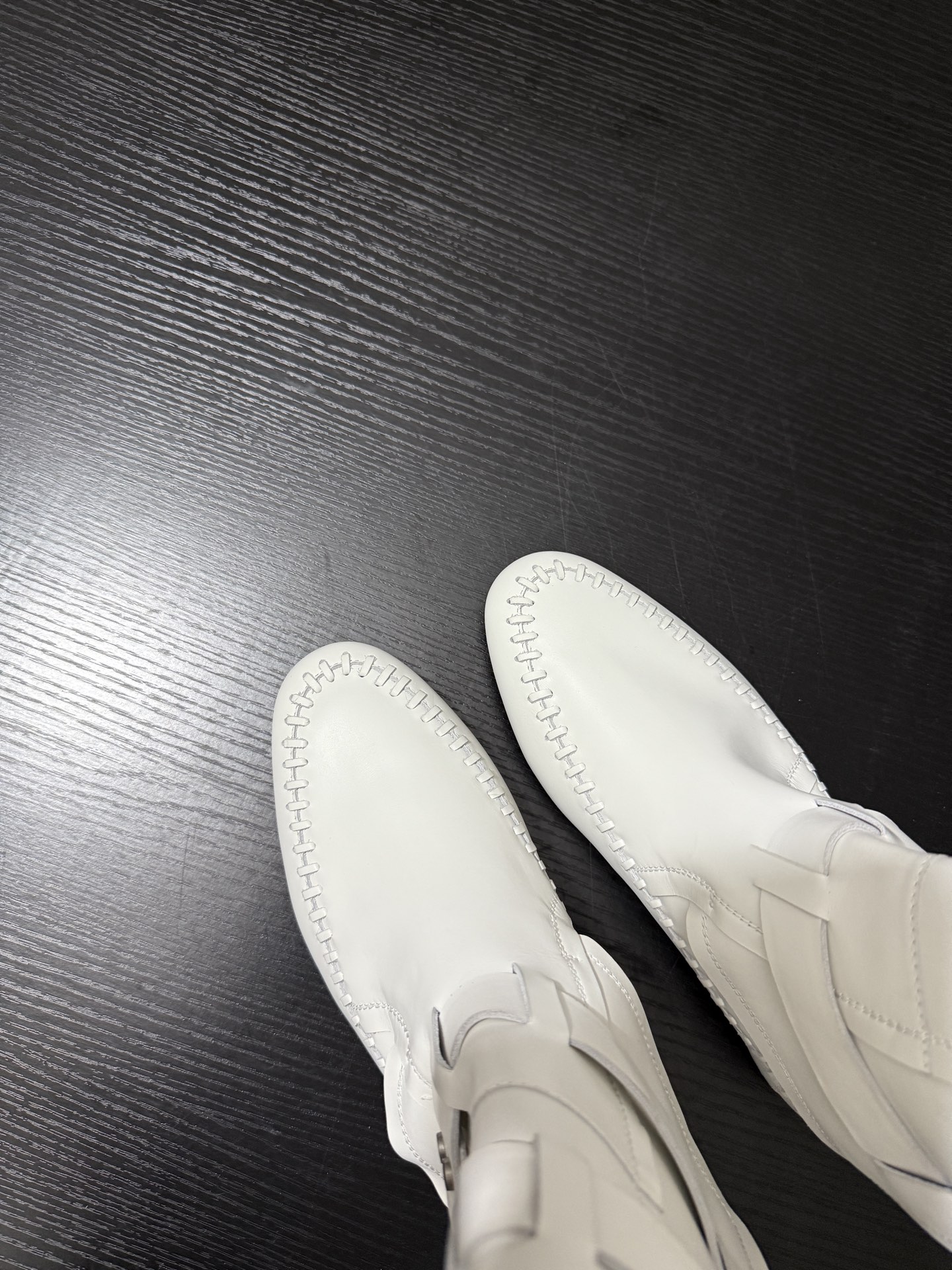Stylish Leather Boots with Belt Buttons and Metal Rings by Ann Demeulemeester - 图片 5