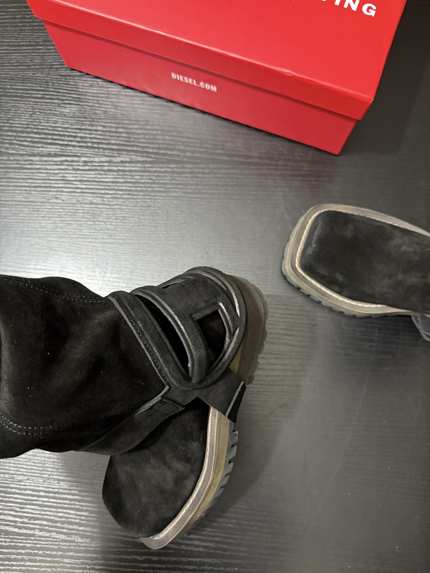 Fashion Rebels: DIESEI Oval D 25AW Knight Boots with Imported Silk-Skinned Design - 图片 6