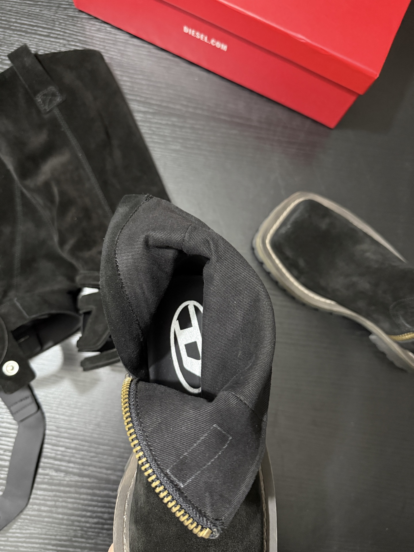 Fashion Rebels: DIESEI Oval D 25AW Knight Boots with Imported Silk-Skinned Design - 图片 9