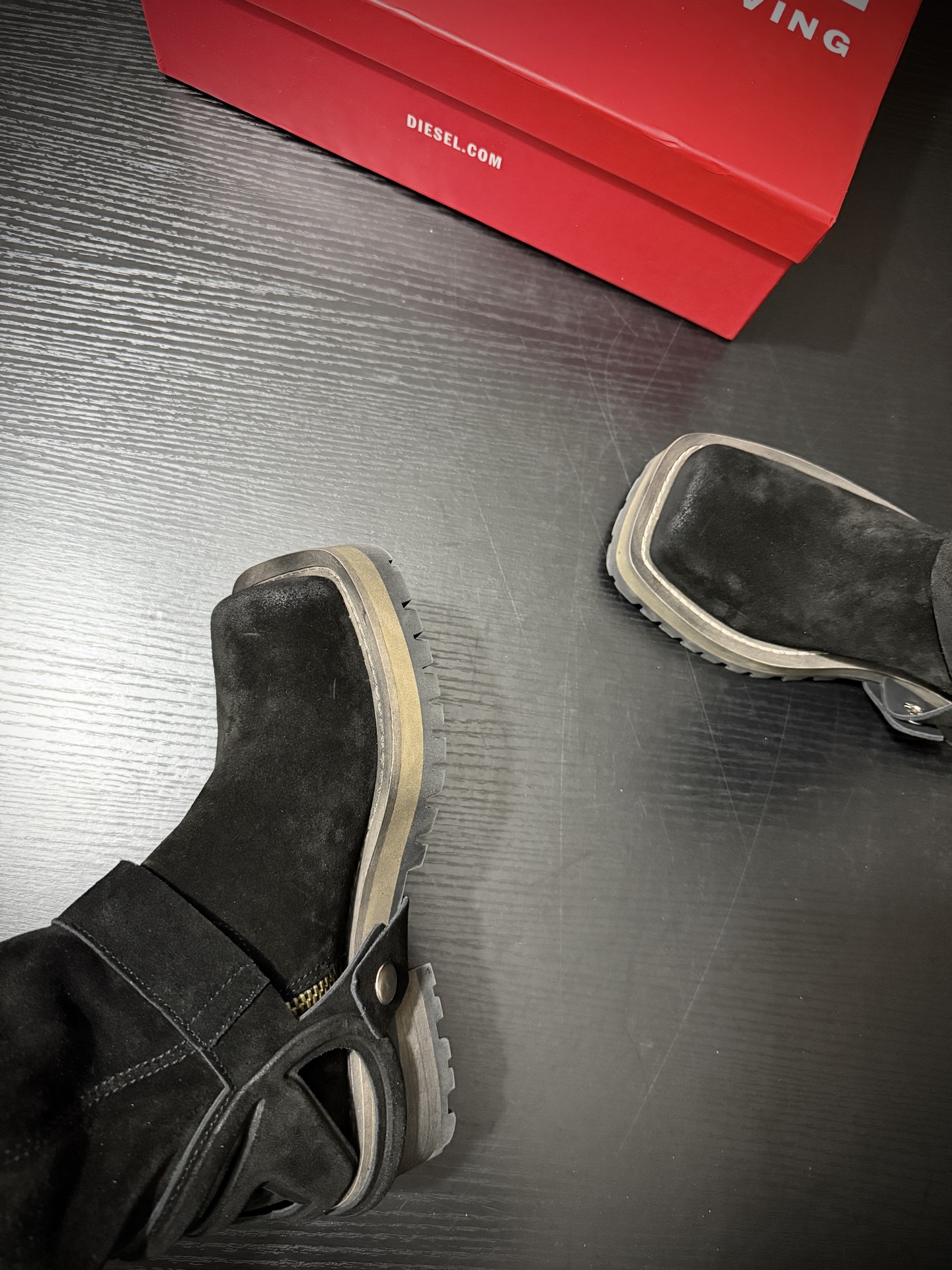 Fashion Rebels: DIESEI Oval D 25AW Knight Boots with Imported Silk-Skinned Design - 图片 5