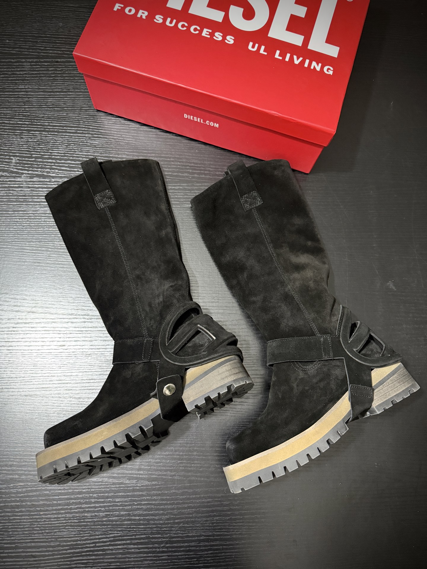 Fashion Rebels: DIESEI Oval D 25AW Knight Boots with Imported Silk-Skinned Design - 图片 2