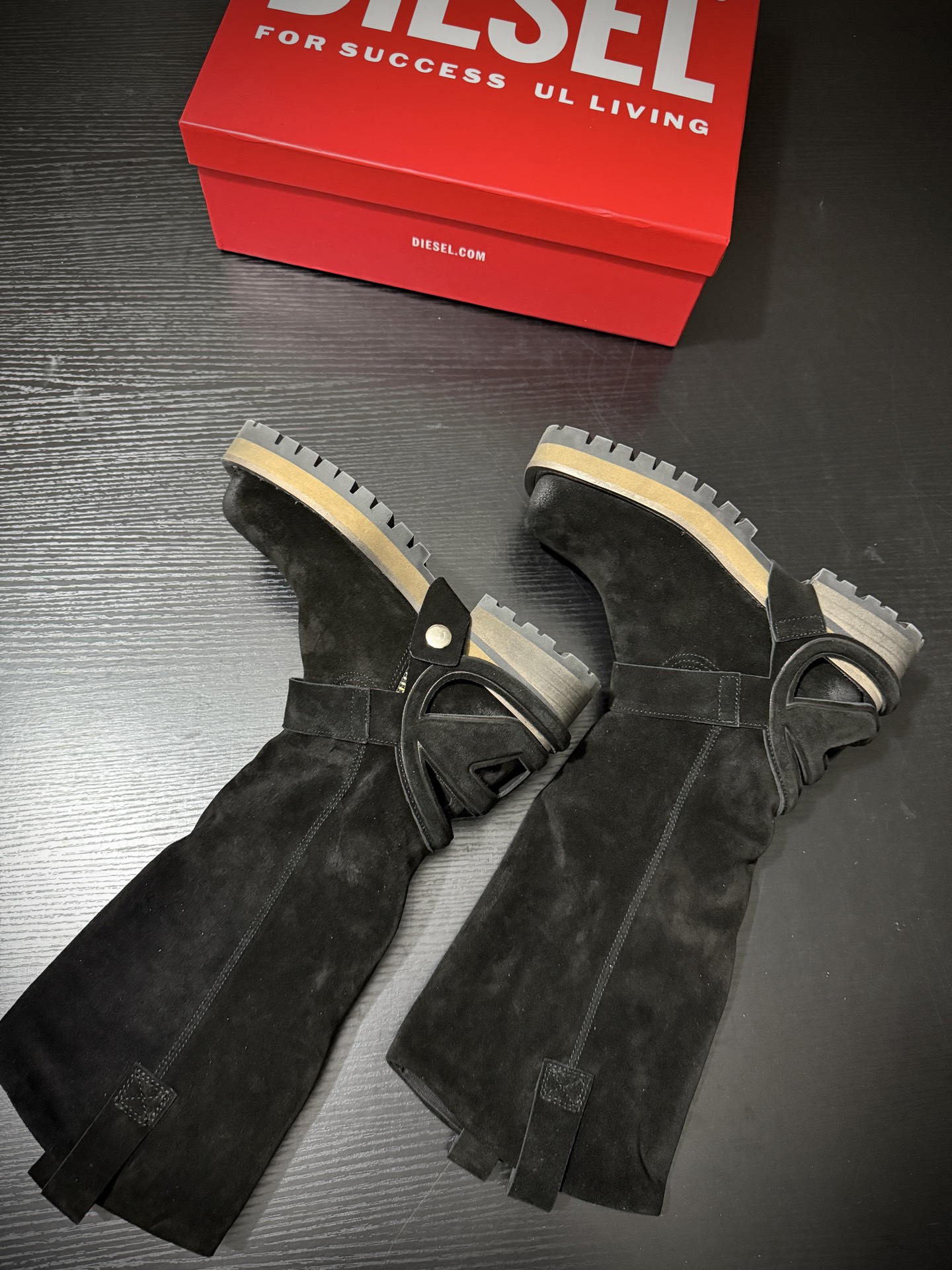 Fashion Rebels: DIESEI Oval D 25AW Knight Boots with Imported Silk-Skinned Design - 图片 4