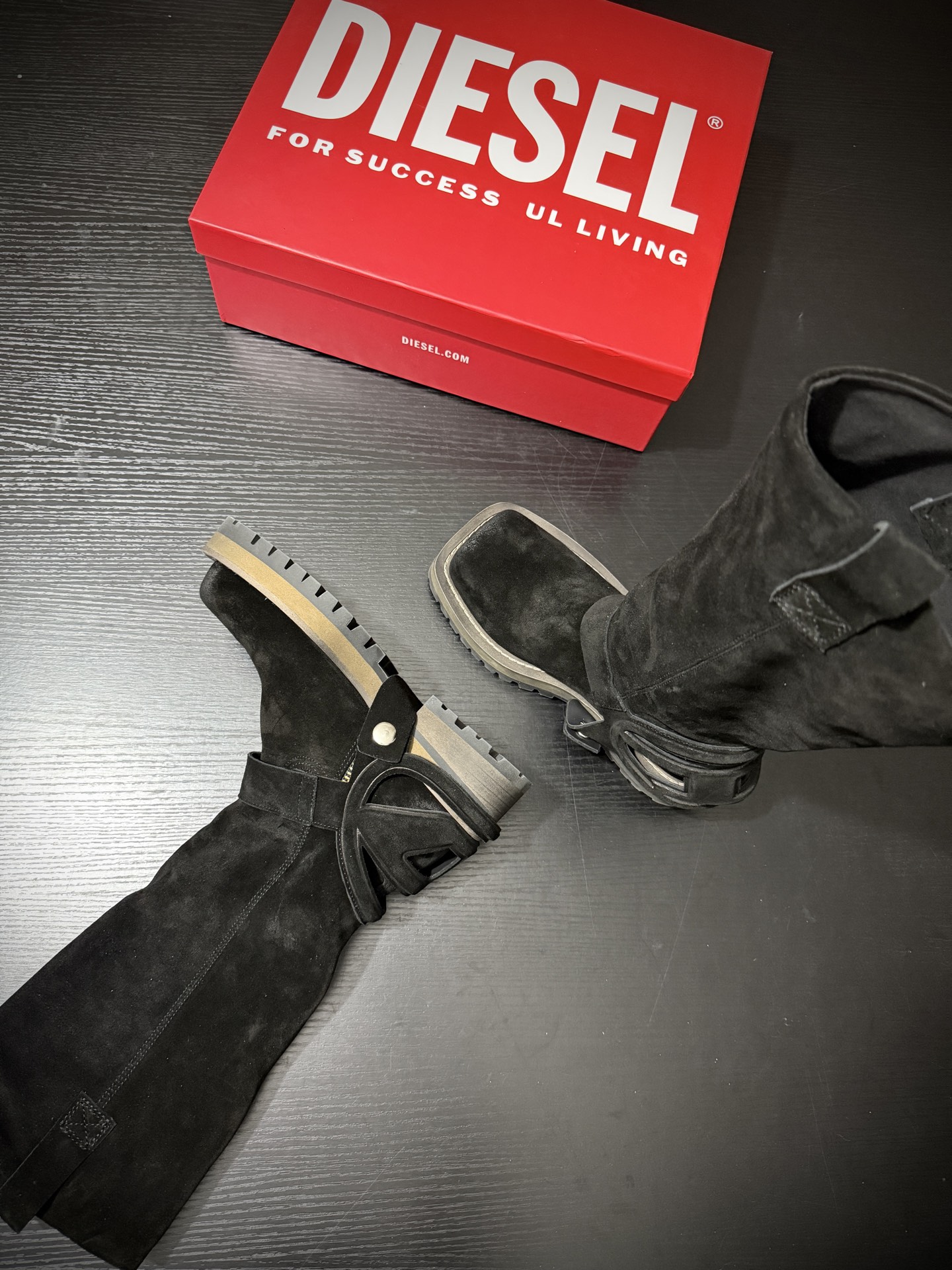 Fashion Rebels: DIESEI Oval D 25AW Knight Boots with Imported Silk-Skinned Design - 图片 3