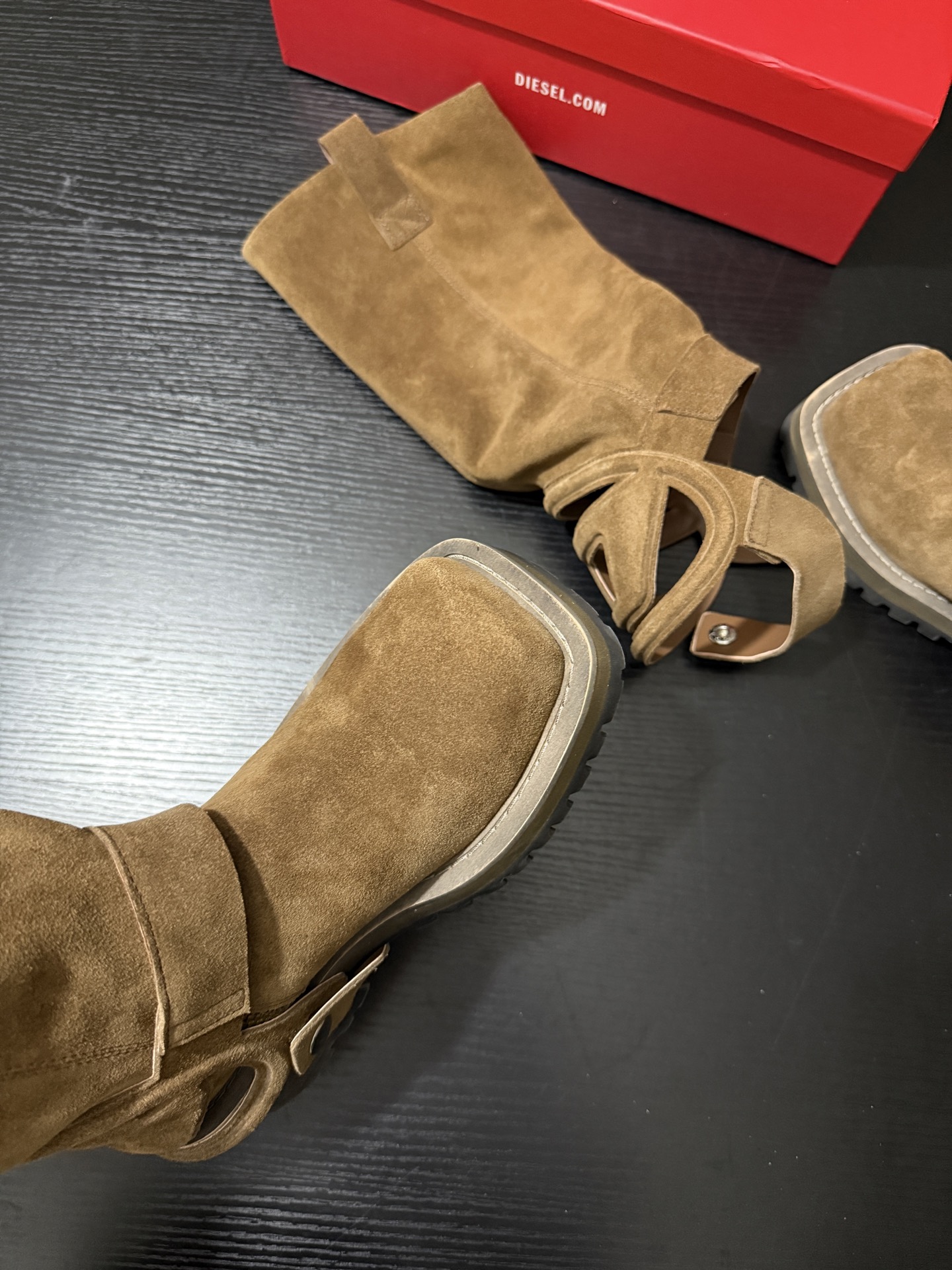 Fashion Rebel: DIESEI Oval D 25AW Knight Boots with Silk-Skinned Design - 图片 7