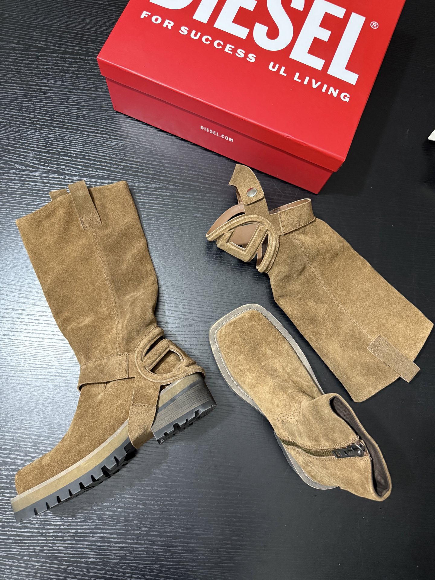 Fashion Rebel: DIESEI Oval D 25AW Knight Boots with Silk-Skinned Design - 图片 1