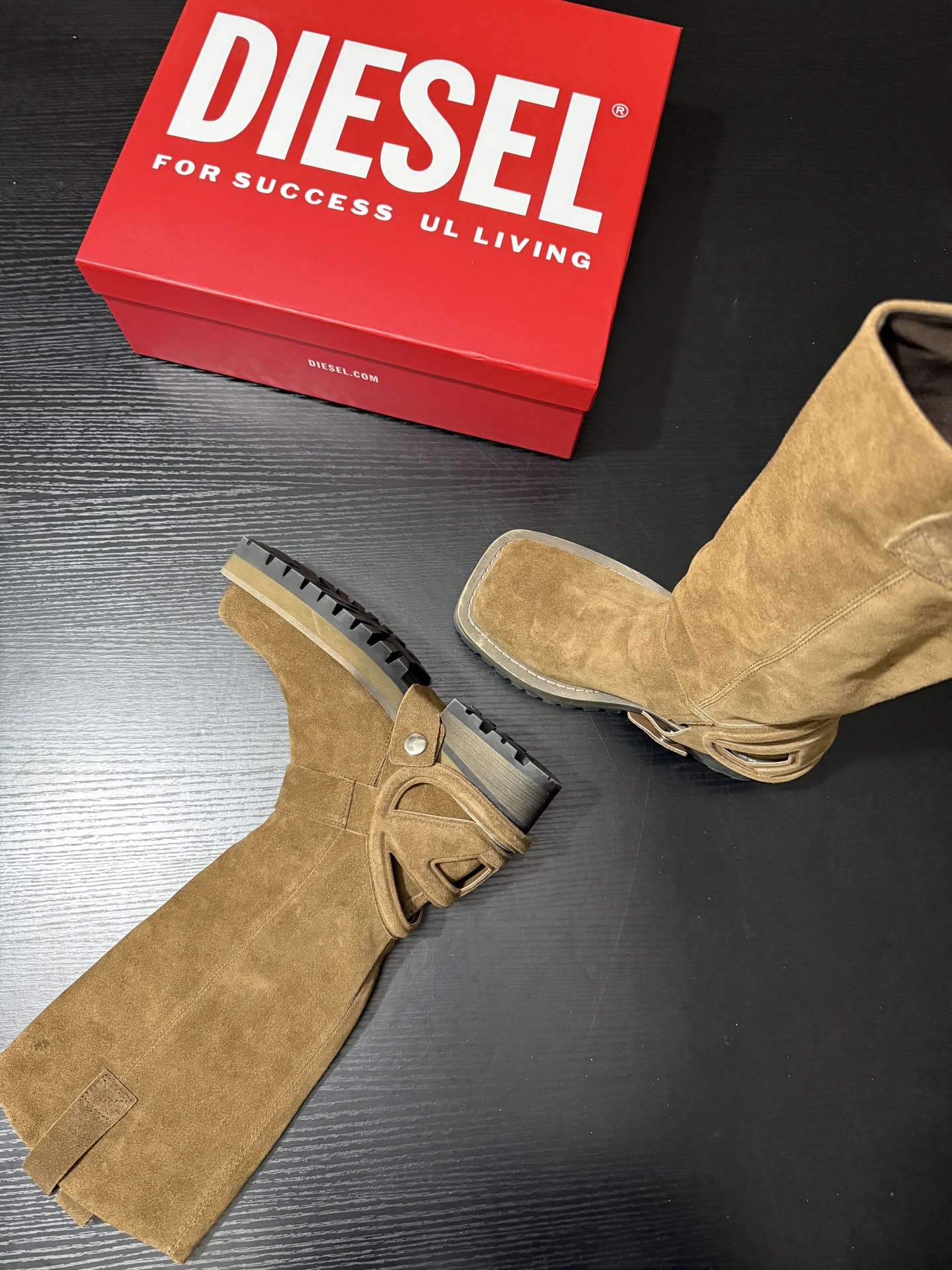 Fashion Rebel: DIESEI Oval D 25AW Knight Boots with Silk-Skinned Design - 图片 4