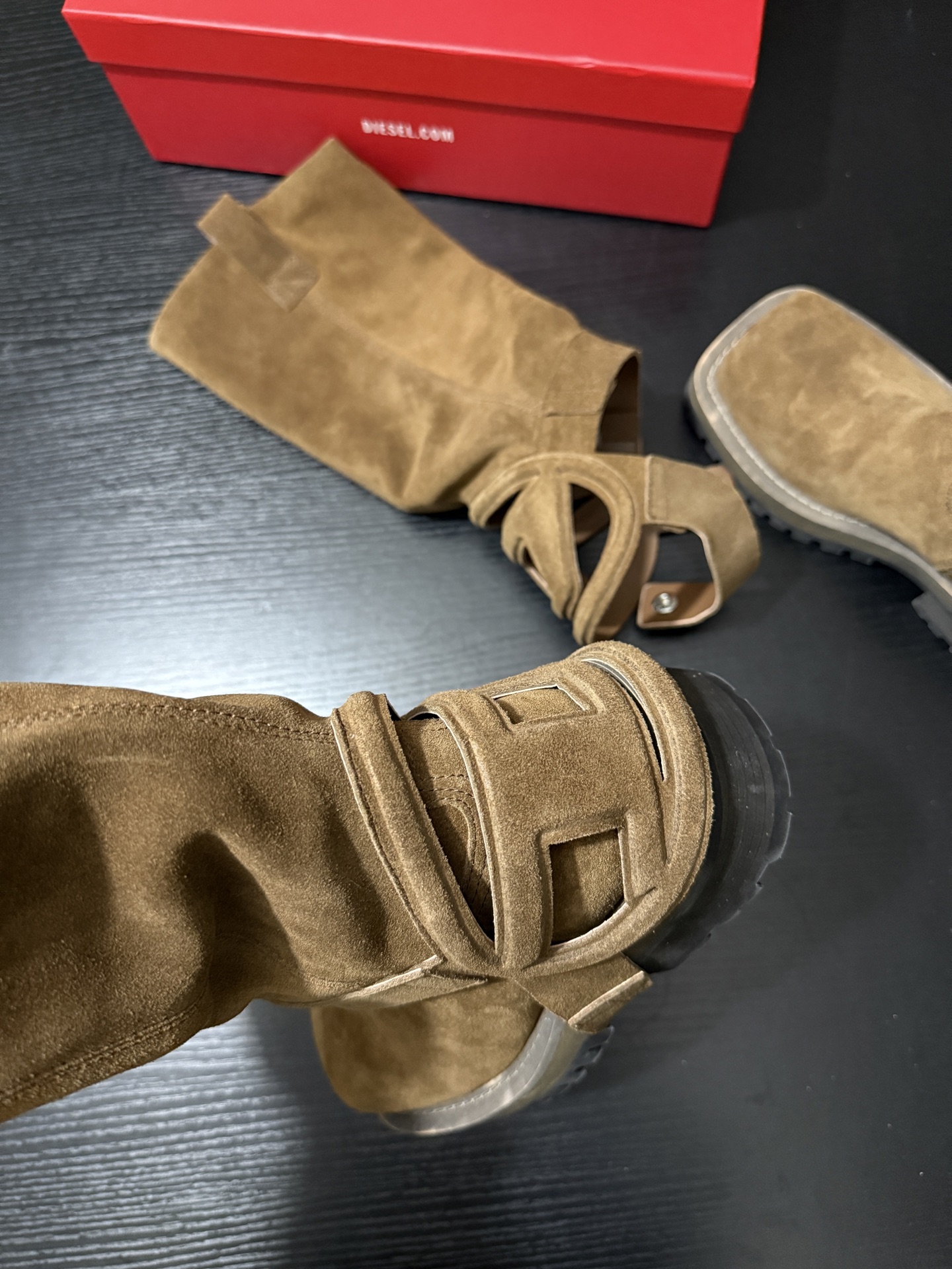 Fashion Rebel: DIESEI Oval D 25AW Knight Boots with Silk-Skinned Design - 图片 8