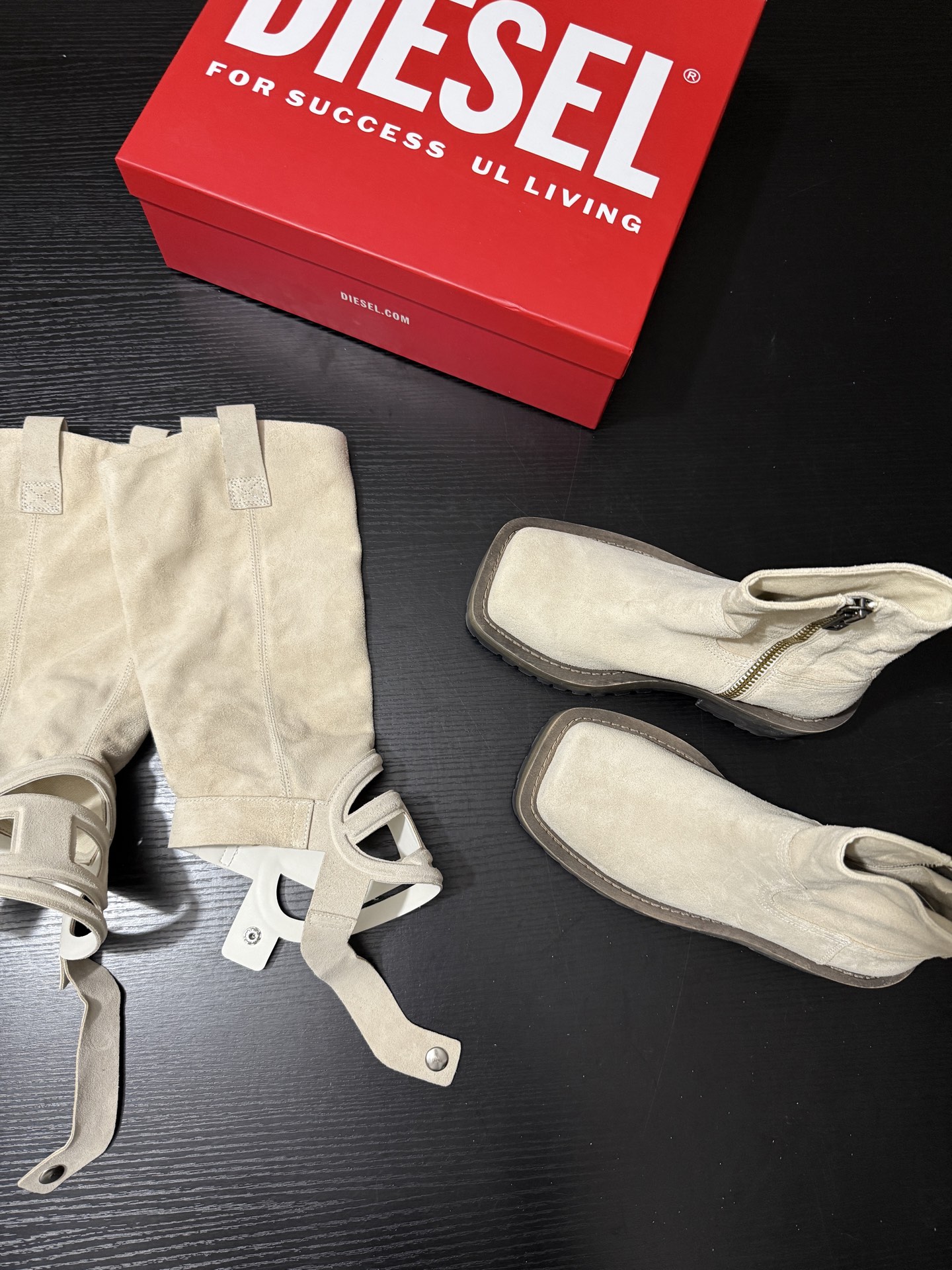 Fashion Rebels: DIESEI Oval D 25AW Knight Boots Review - 图片 6