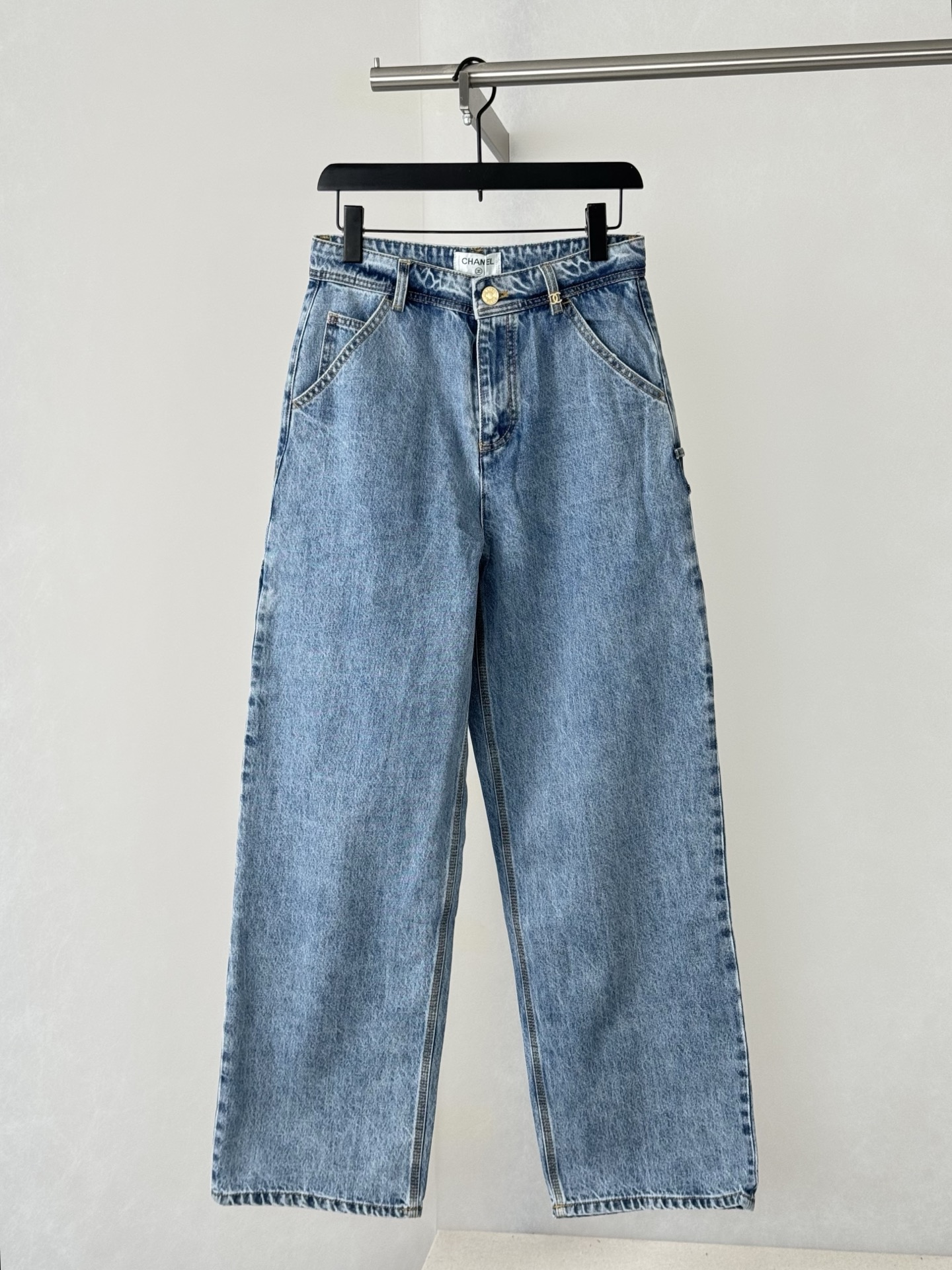 P245 Chane*/Chanel 26B jeans de trabajo de pata ancha con bordado de doble C y lavado, tejido vaquero de sarga 100% alg…