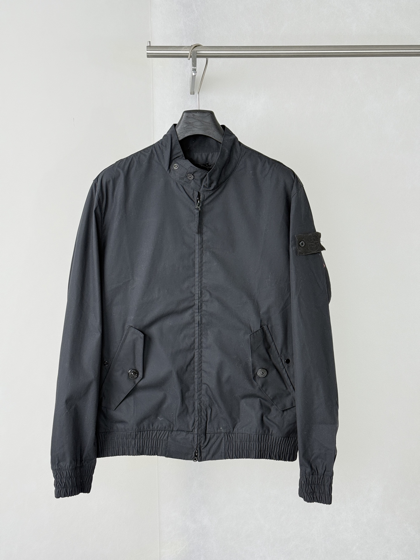 P250 Stone Islan*/Chaqueta de cuello alto con manga negra de Stone Island, original directo de fábrica, réplica de la v…