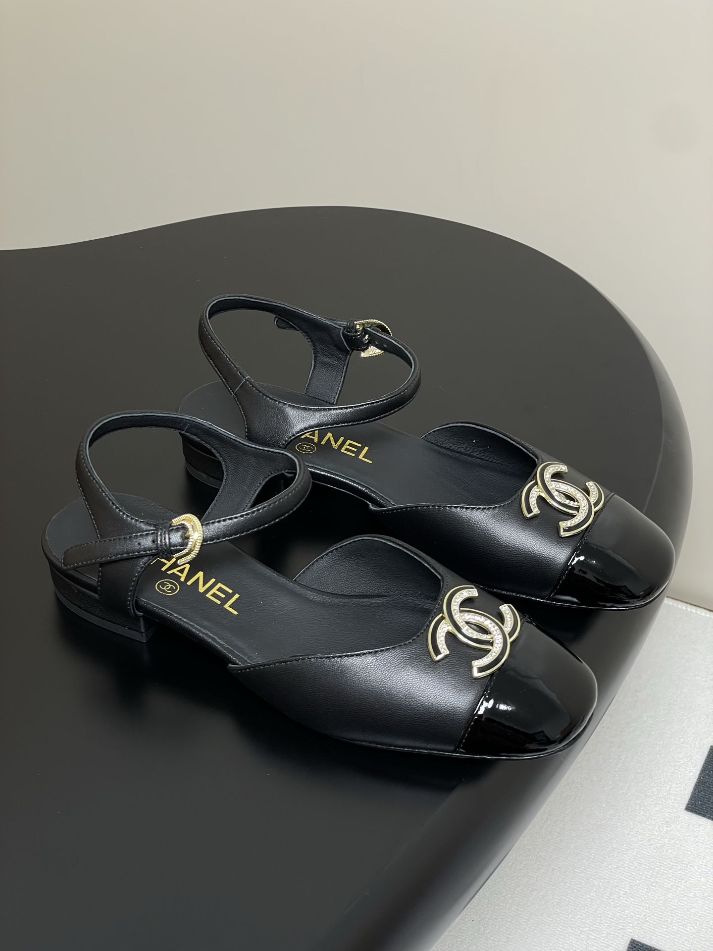 Elegant Chanel Mary Jane Slingbacks with Iconic CC Logo - Perfect for Spring