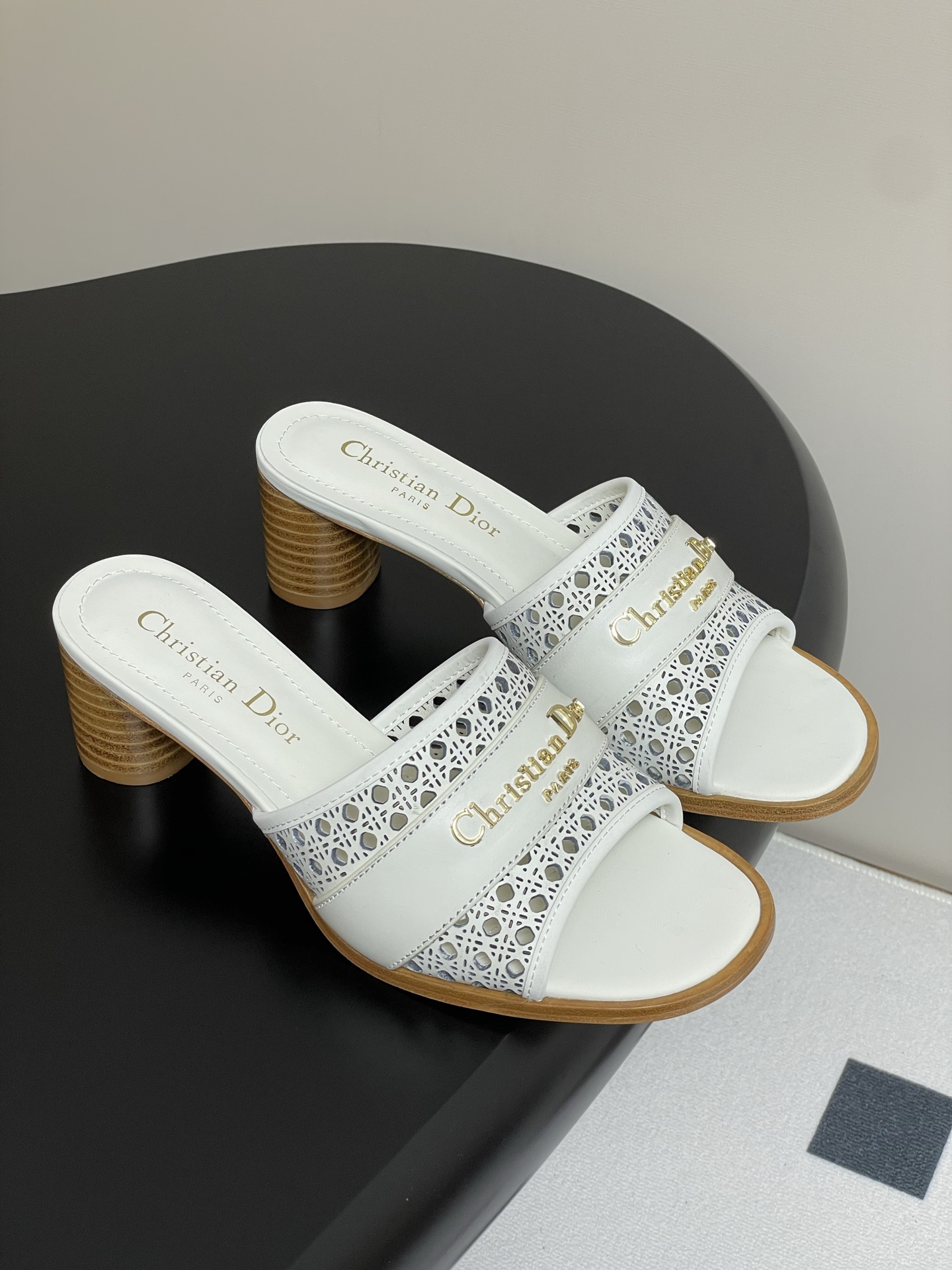 Dior D-Lane Heeled Mules: Elegant Openwork Cannage Design & Comfortable Fit 3 i1741999685916 7945 0 0