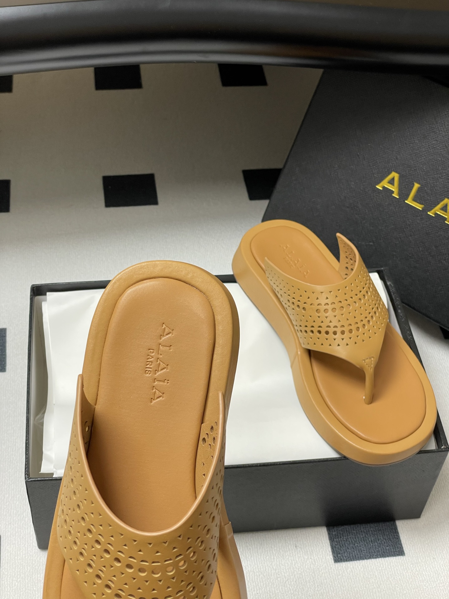 ALAIA Vintage Hollow Flat Sandals Women's Leather Thong Sandals 8 i1741999887207 2808 0 6