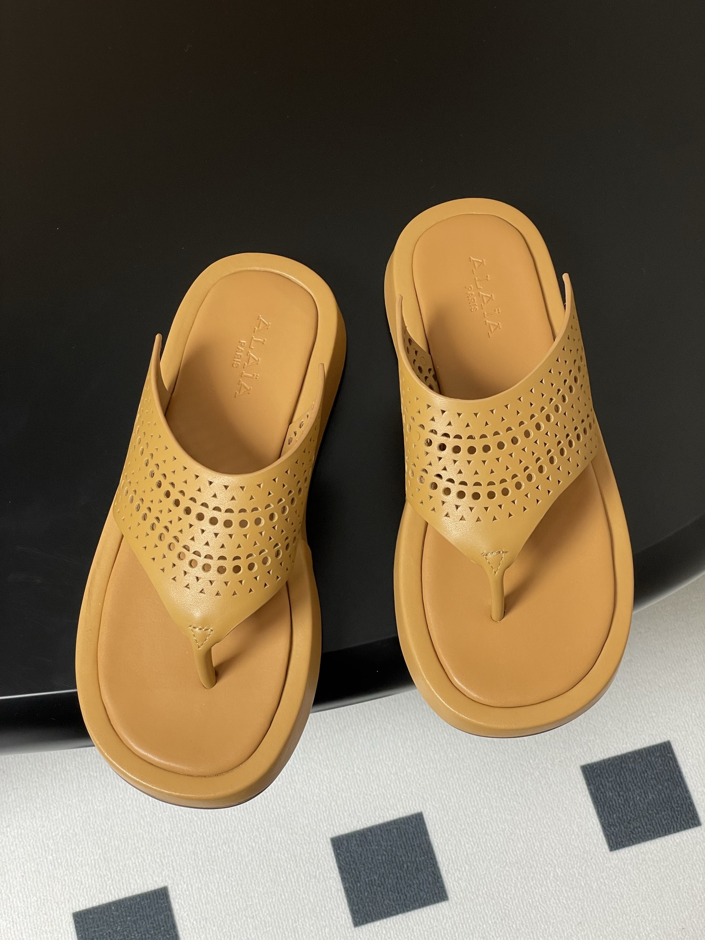 ALAIA Vintage Hollow Flat Sandals Women's Leather Thong Sandals 3 i1741999888186 6935 0 1