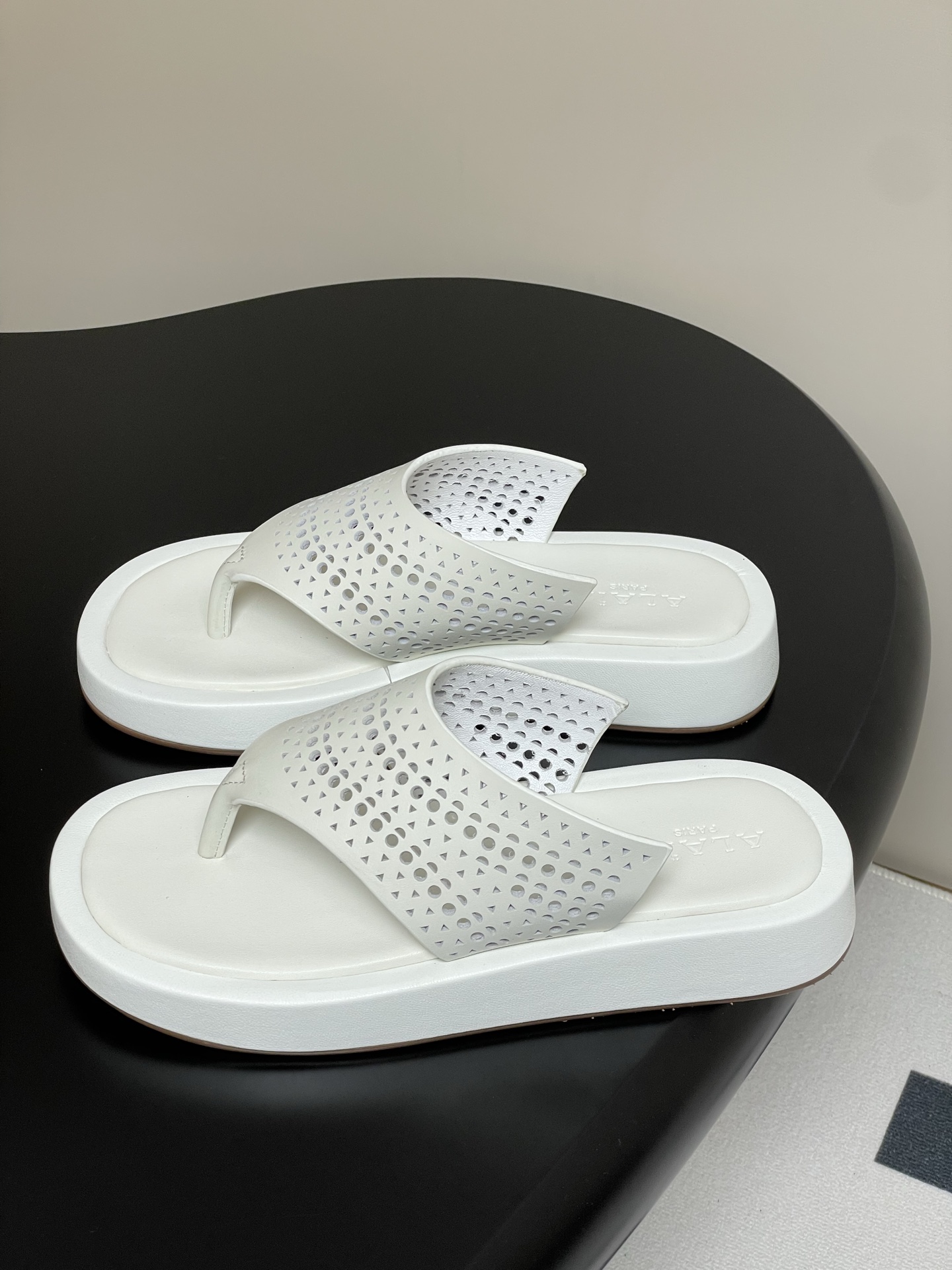 ALAIA Women's Classic Retro Hollow Flat Sandals Thong Perforated Platform Shoes 4 i1742000393502 8033 0 2