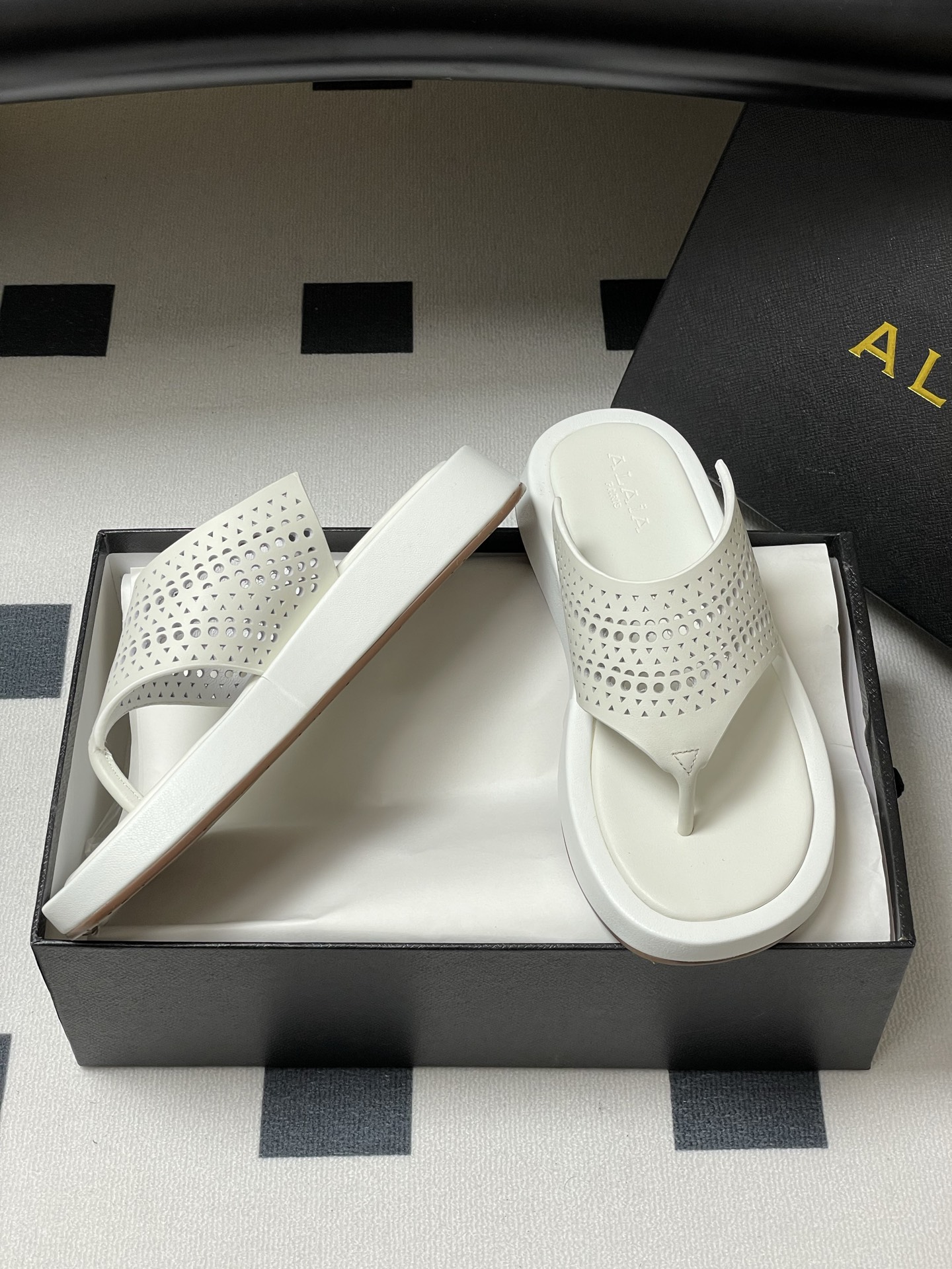 ALAIA Women's Classic Retro Hollow Flat Sandals Thong Perforated Platform Shoes 6 i1742000393558 5639 0 4