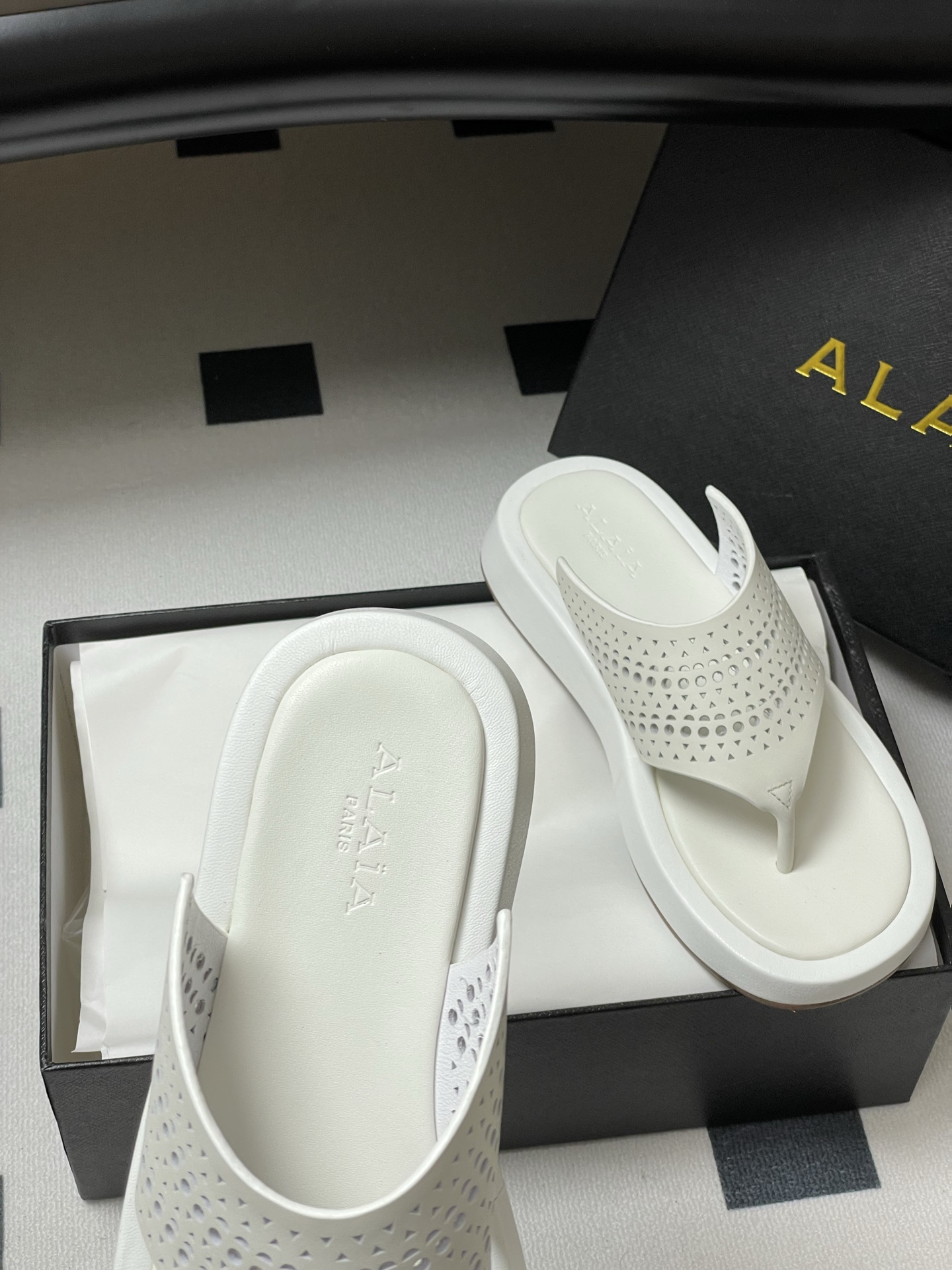 ALAIA Women's Classic Retro Hollow Flat Sandals Thong Perforated Platform Shoes 7 i1742000393630 6675 0 5