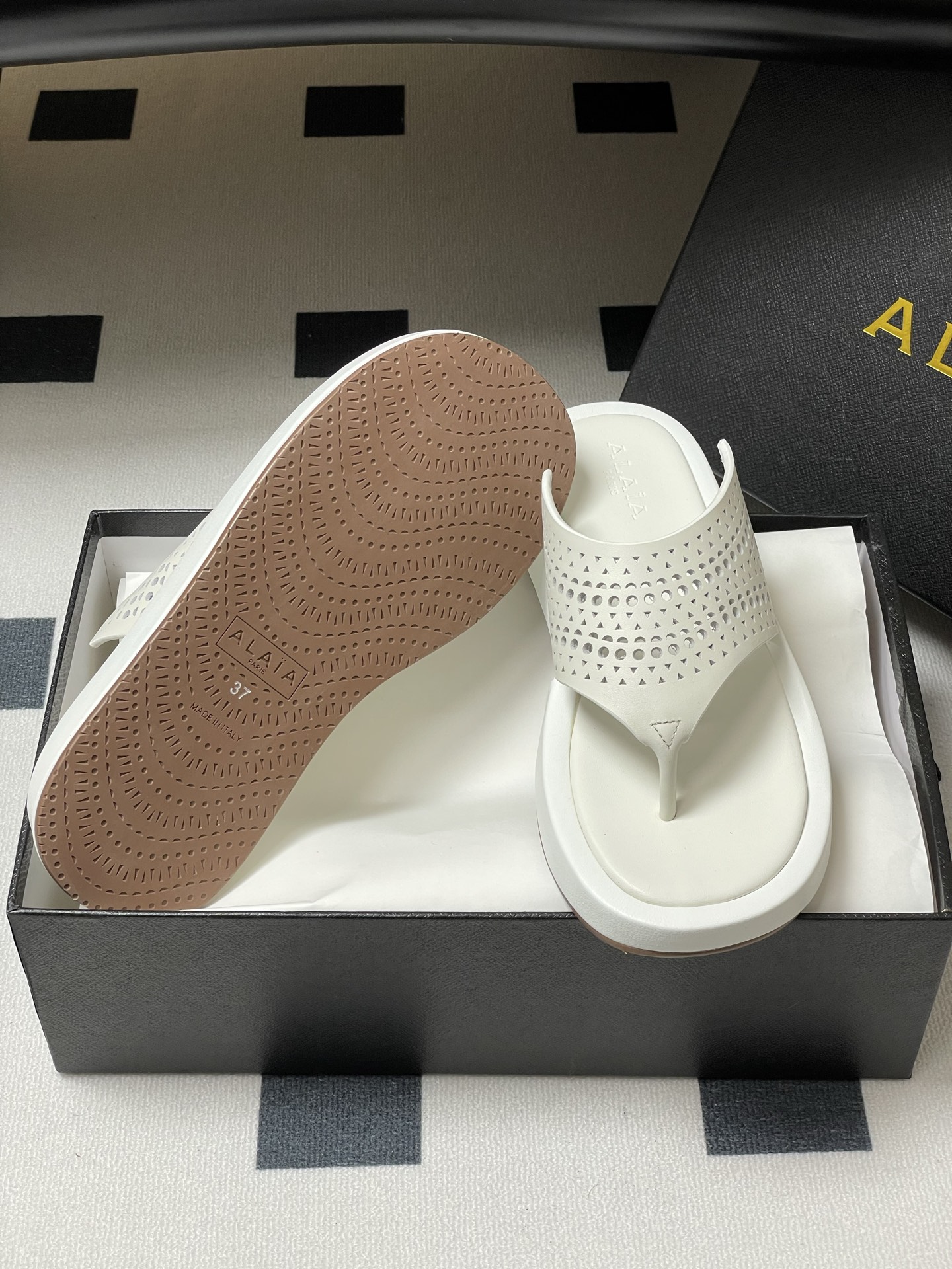 ALAIA Women's Classic Retro Hollow Flat Sandals Thong Perforated Platform Shoes 9 i1742000394723 8055 0 7