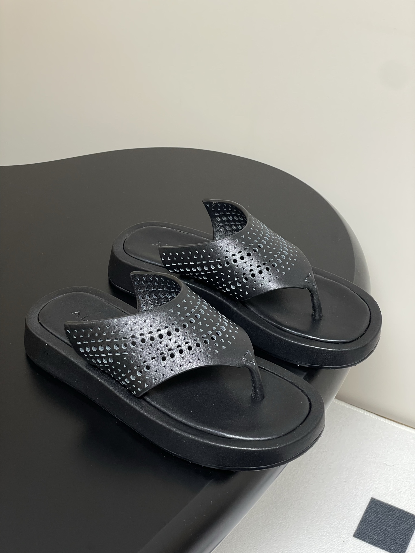 ALAIA Women's Flat Sandals Classic Vintage Hollowed-Out Carved Leather Thong Sandals