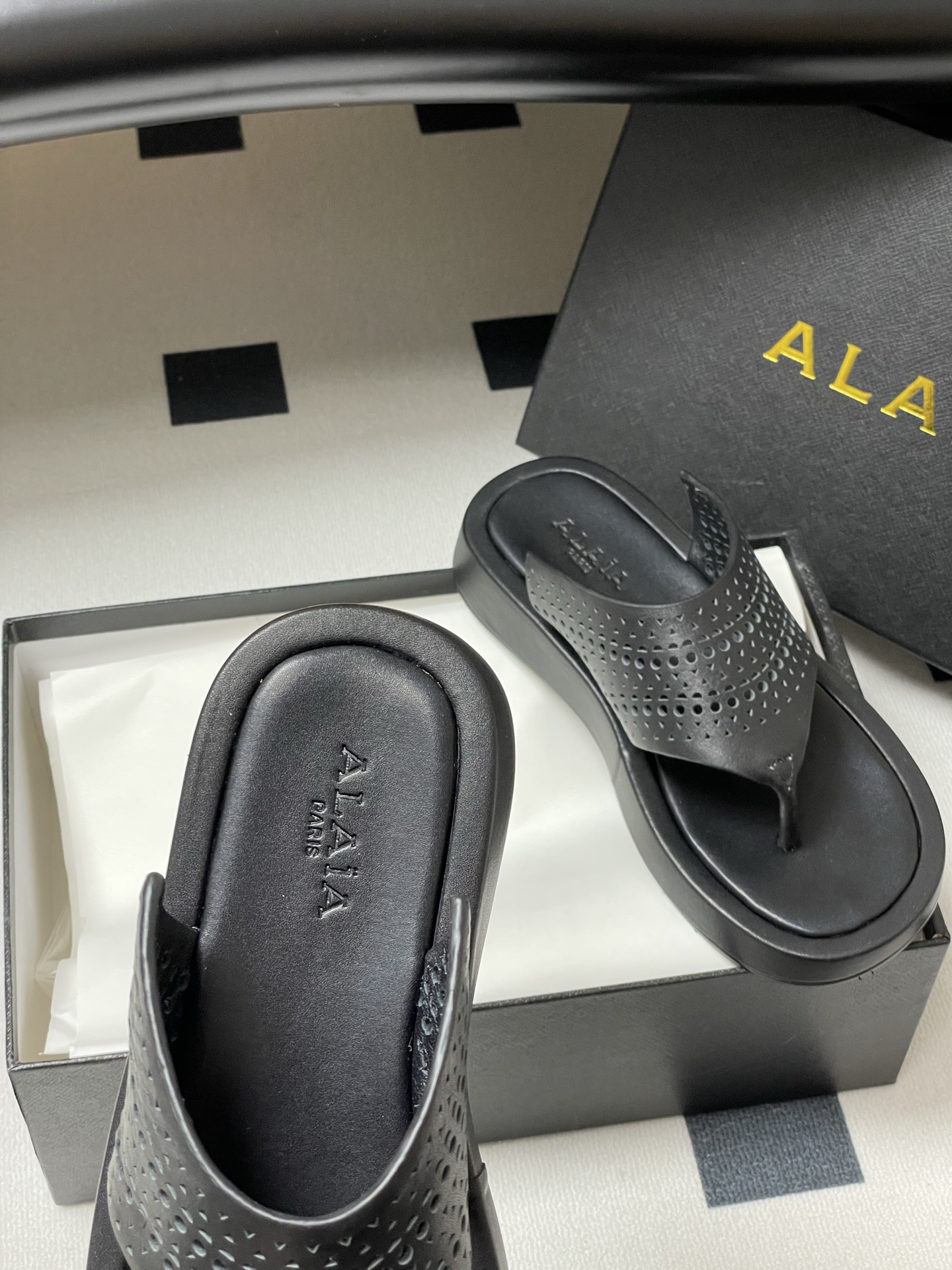 ALAIA Women's Flat Sandals Classic Vintage Hollowed-Out Carved Leather Thong Sandals 7 i1742000410200 9935 0 5