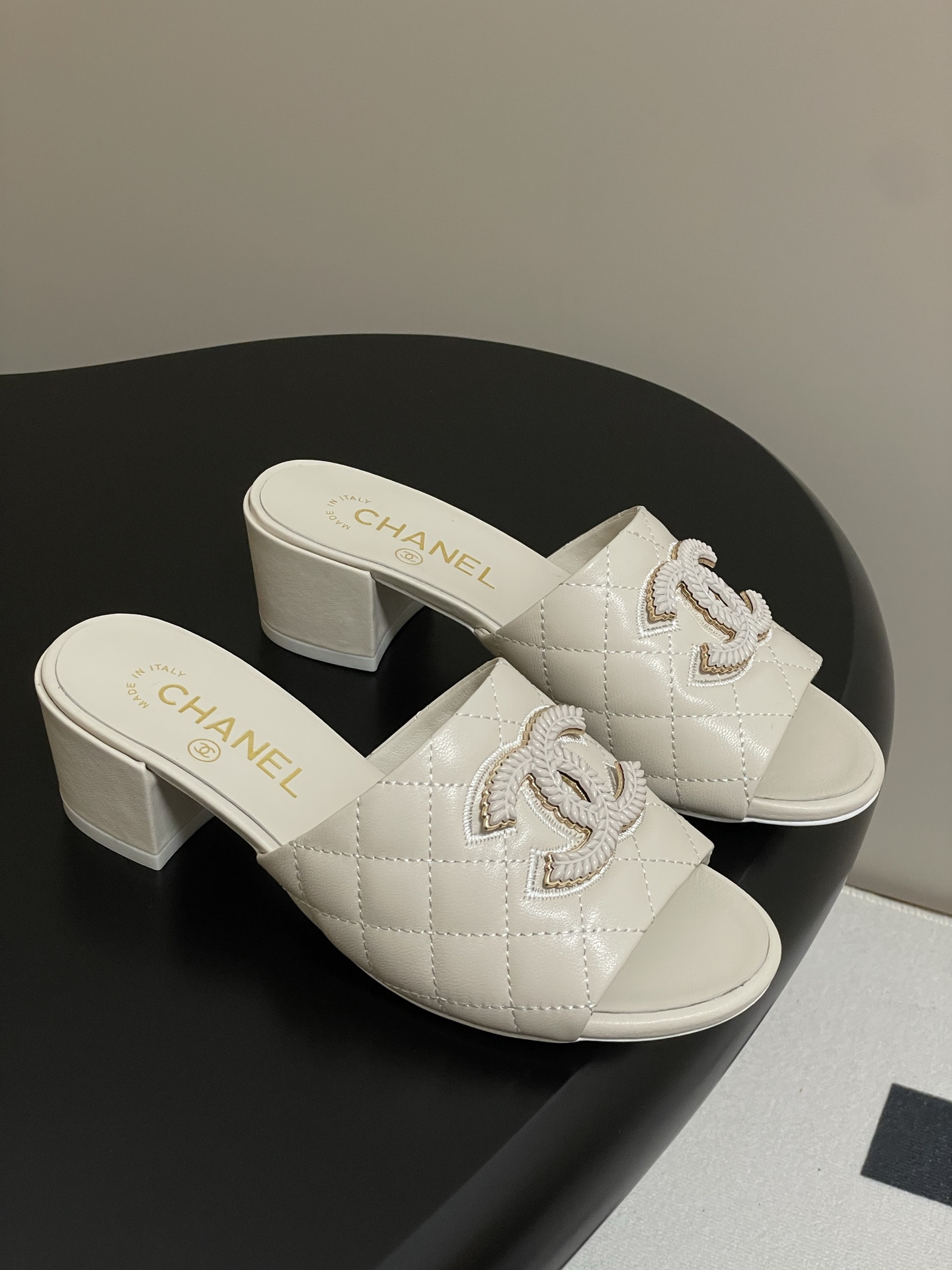 Chanel Espadrille CC Quilted Leather Mules Slides Sandals Ivory 3 i1742251673003 1121 0 0