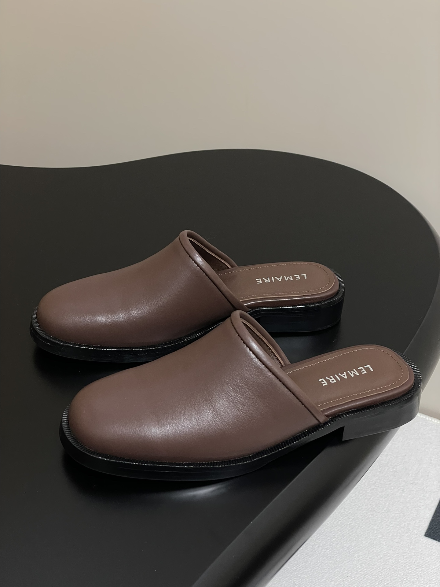 Lemaire 2025s: Classic Square-Head Half-Shoes for Effortless Style and Comfort - 图片 3