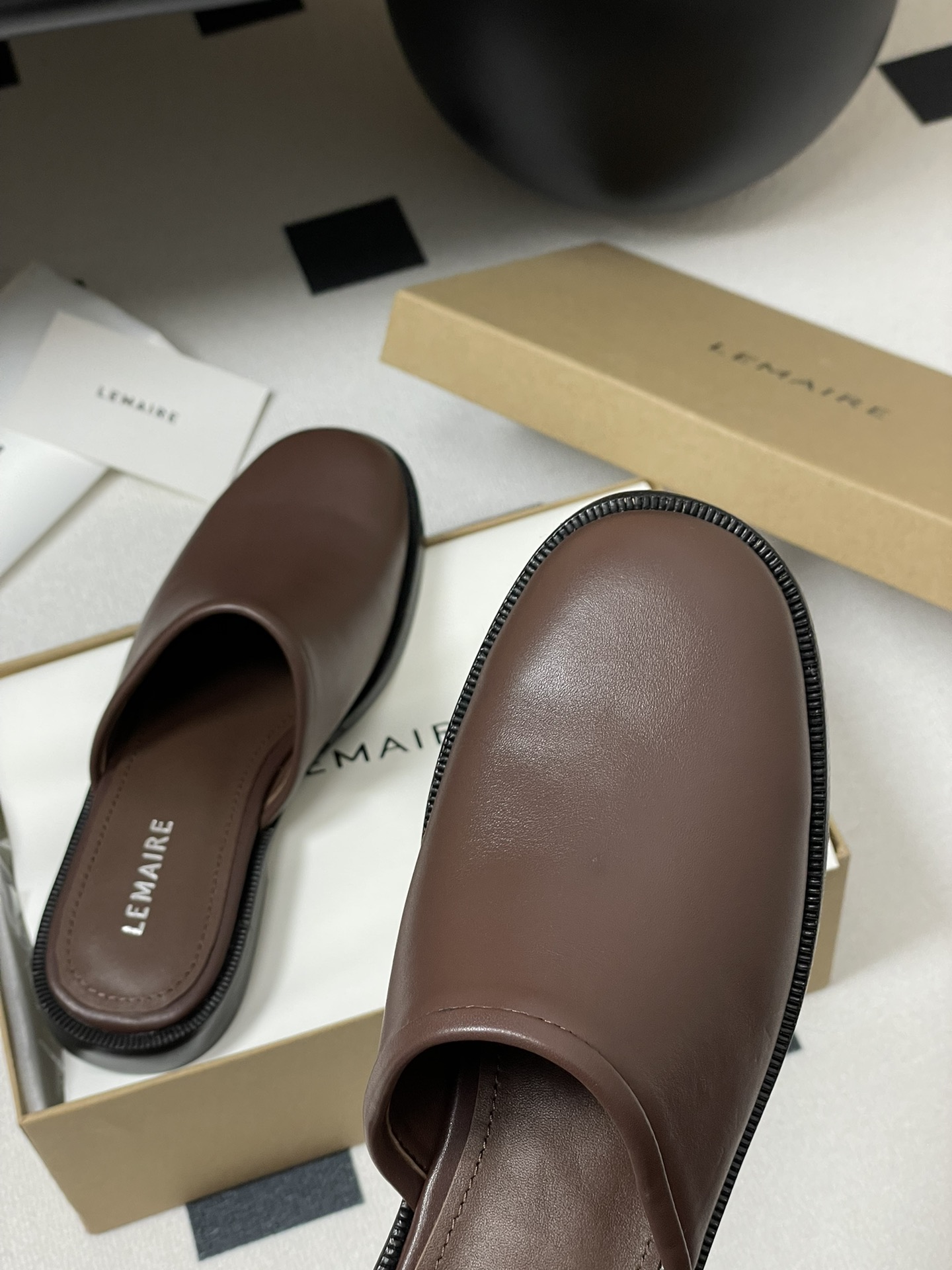 Lemaire 2025s: Classic Square-Head Half-Shoes for Effortless Style and Comfort - 图片 9