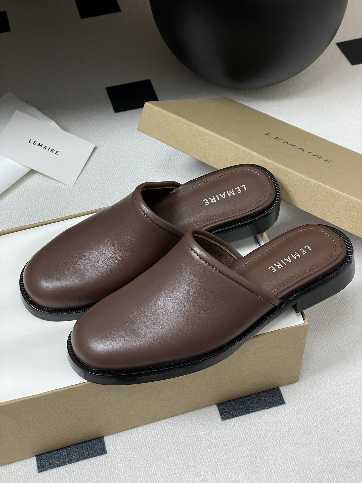 Lemaire 2025s: Classic Square-Head Half-Shoes for Effortless Style and Comfort - 图片 4