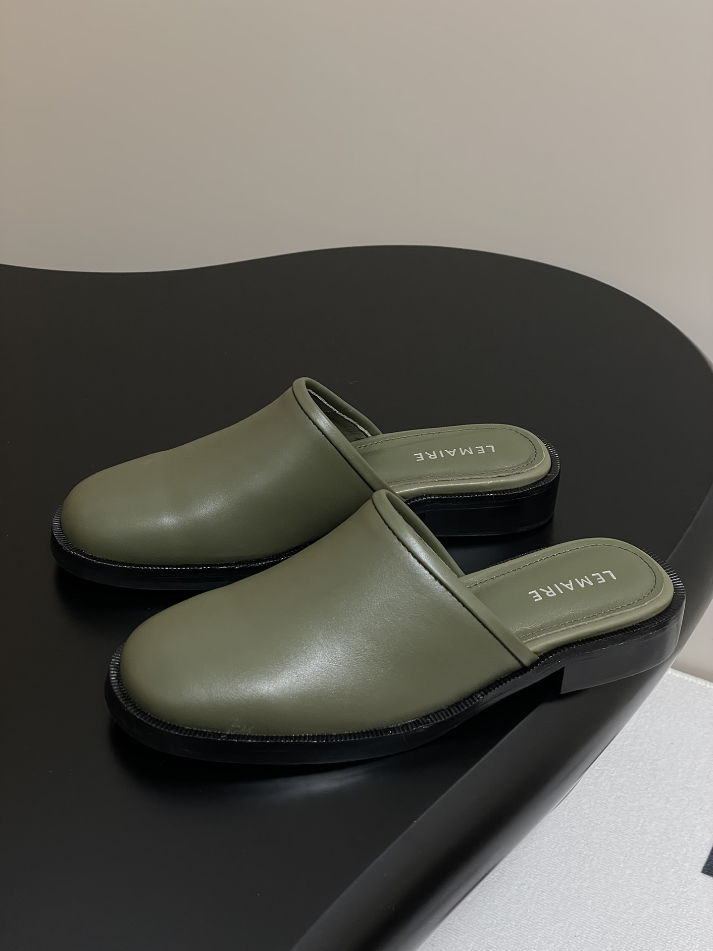 Lemaire 2025s Spring Half-Shoes: Classic Square-Head Design for Effortless Grace - 图片 3