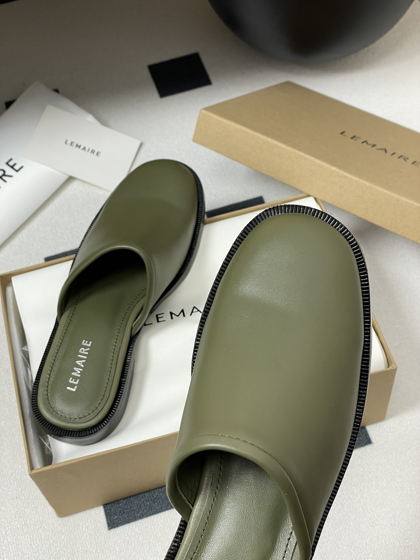 Lemaire 2025s Spring Half-Shoes: Classic Square-Head Design for Effortless Grace - 图片 9