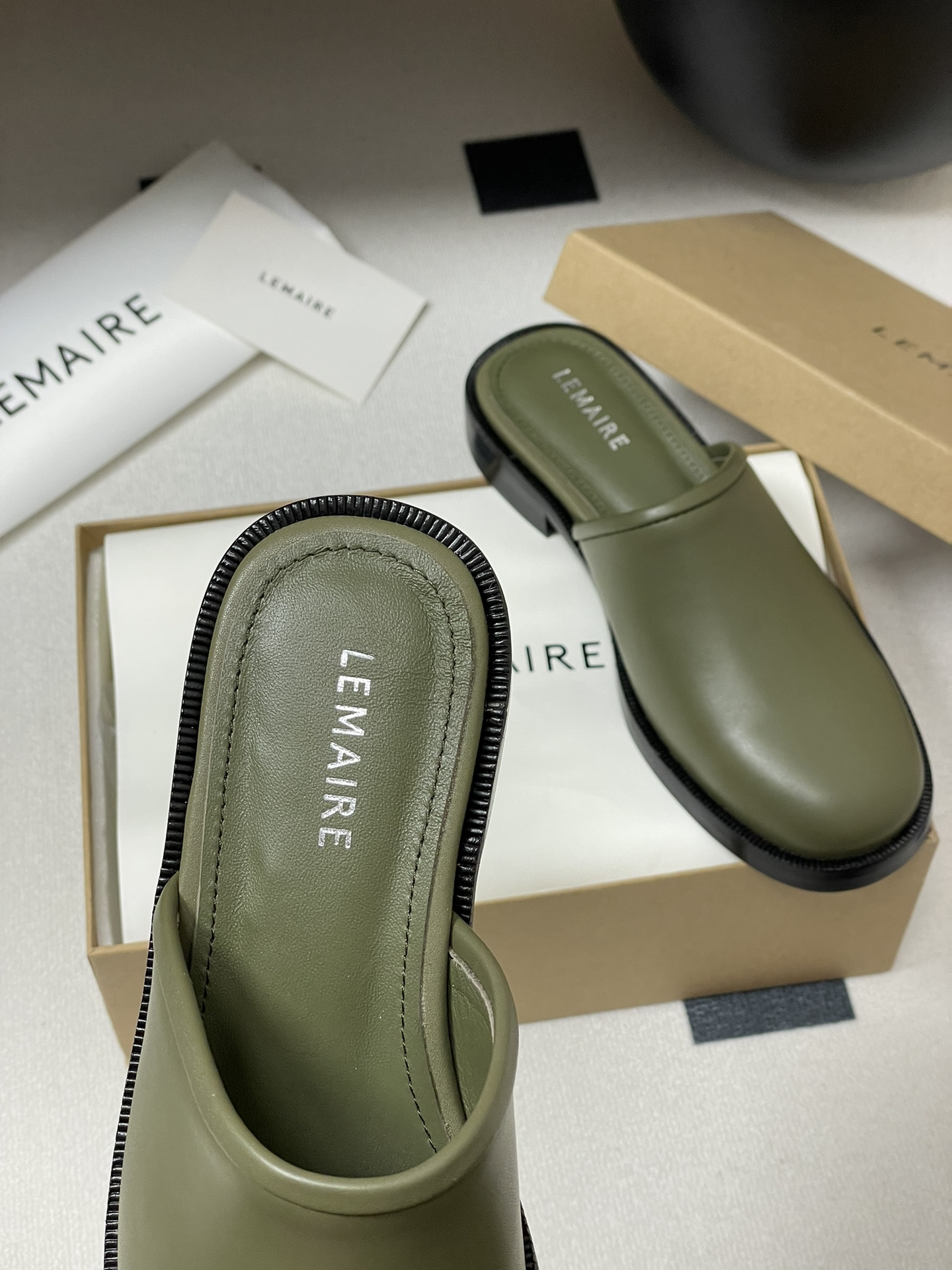 Lemaire 2025s Spring Half-Shoes: Classic Square-Head Design for Effortless Grace - 图片 7