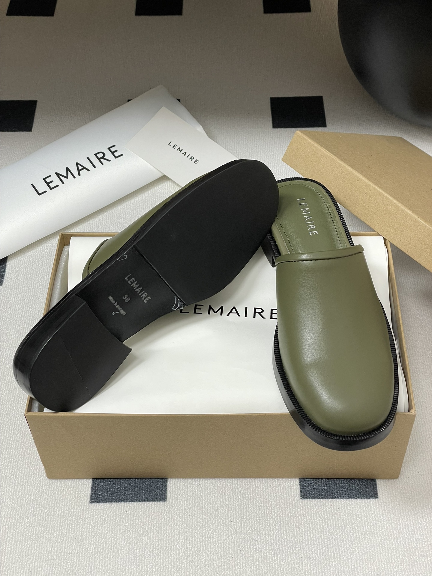 Lemaire 2025s Spring Half-Shoes: Classic Square-Head Design for Effortless Grace - 图片 8