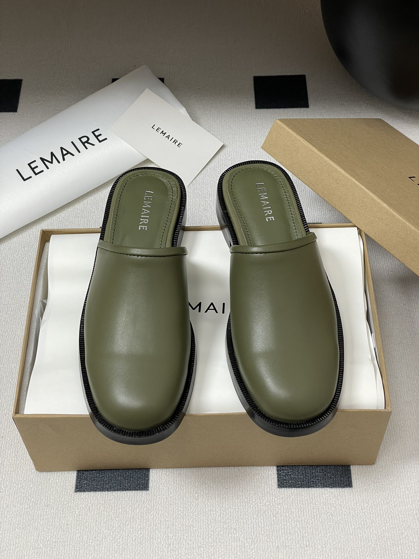 Lemaire 2025s Spring Half-Shoes: Classic Square-Head Design for Effortless Grace - 图片 5