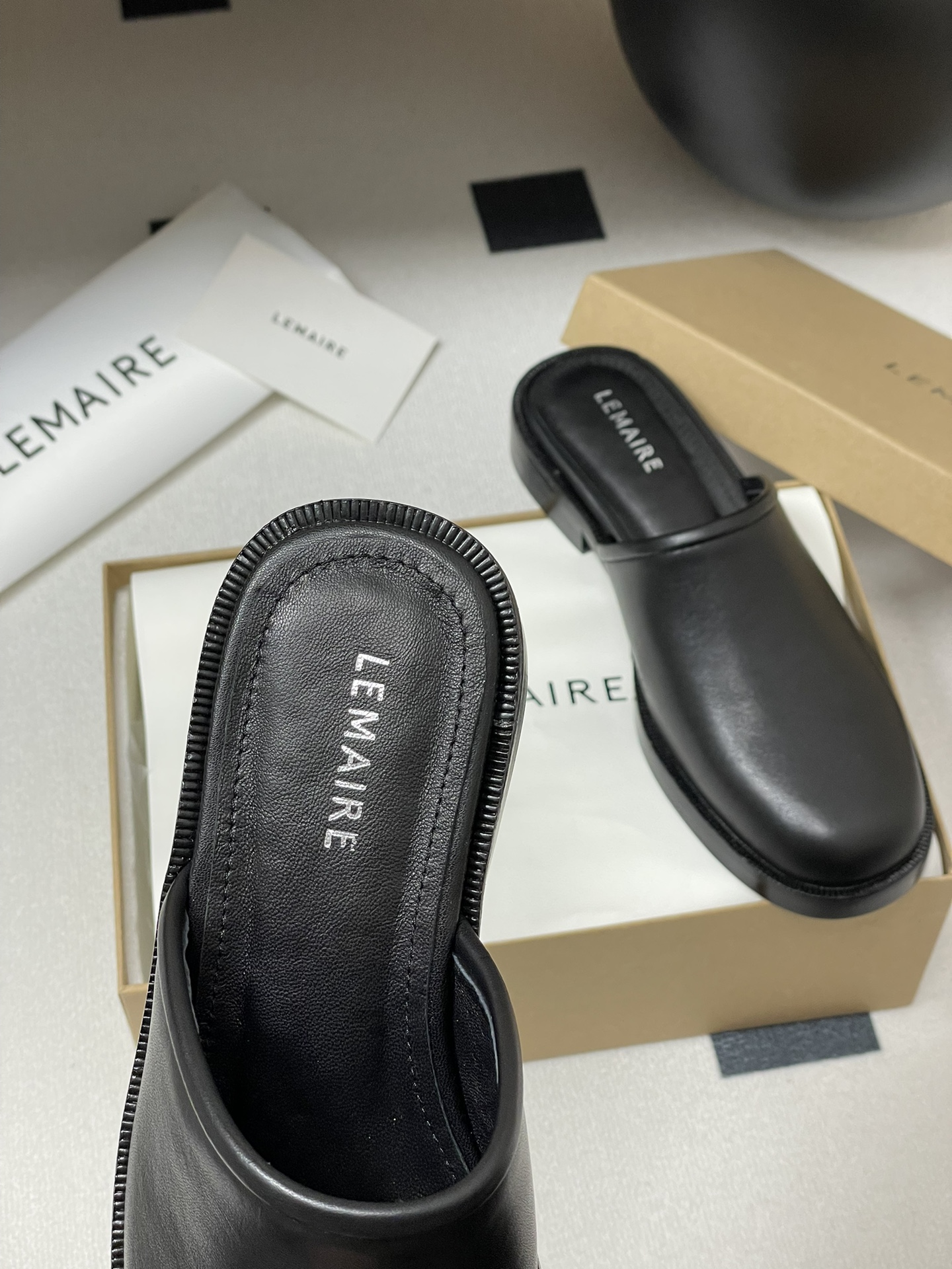 Lemaire 2025s Classic Half-Shoes: Elegant Design with Quality Materials, Ideal for Everyday Wear - 图片 7