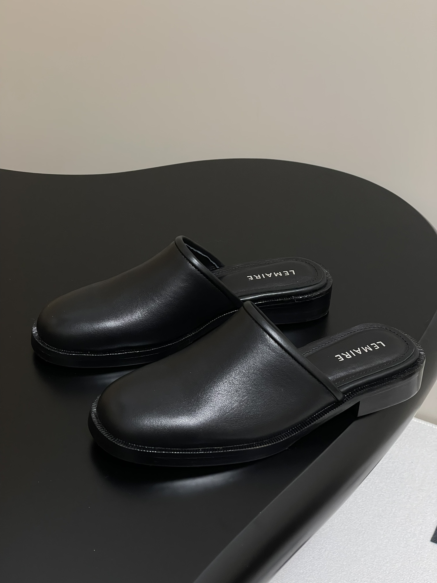 Lemaire 2025s Classic Half-Shoes: Elegant Design with Quality Materials, Ideal for Everyday Wear - 图片 3