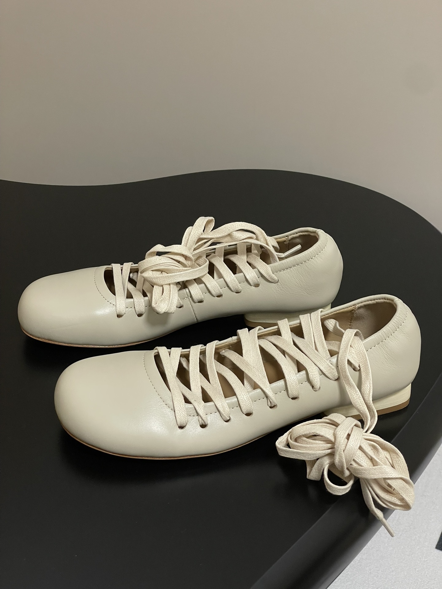 Lemaire 2025s Spring Shoes: Simple, Charming, and Comfortable Sheepskin Design - 图片 3