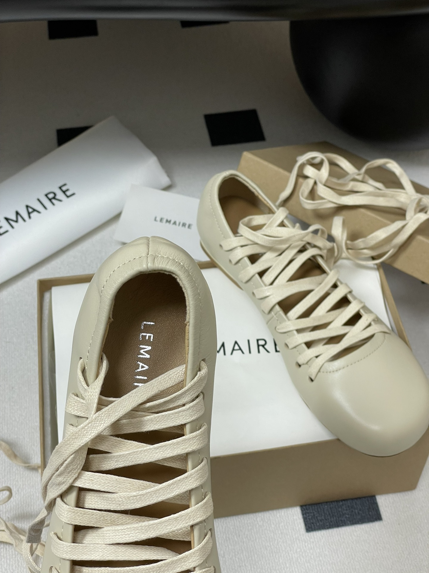 Lemaire 2025s Spring Shoes: Simple, Charming, and Comfortable Sheepskin Design - 图片 9