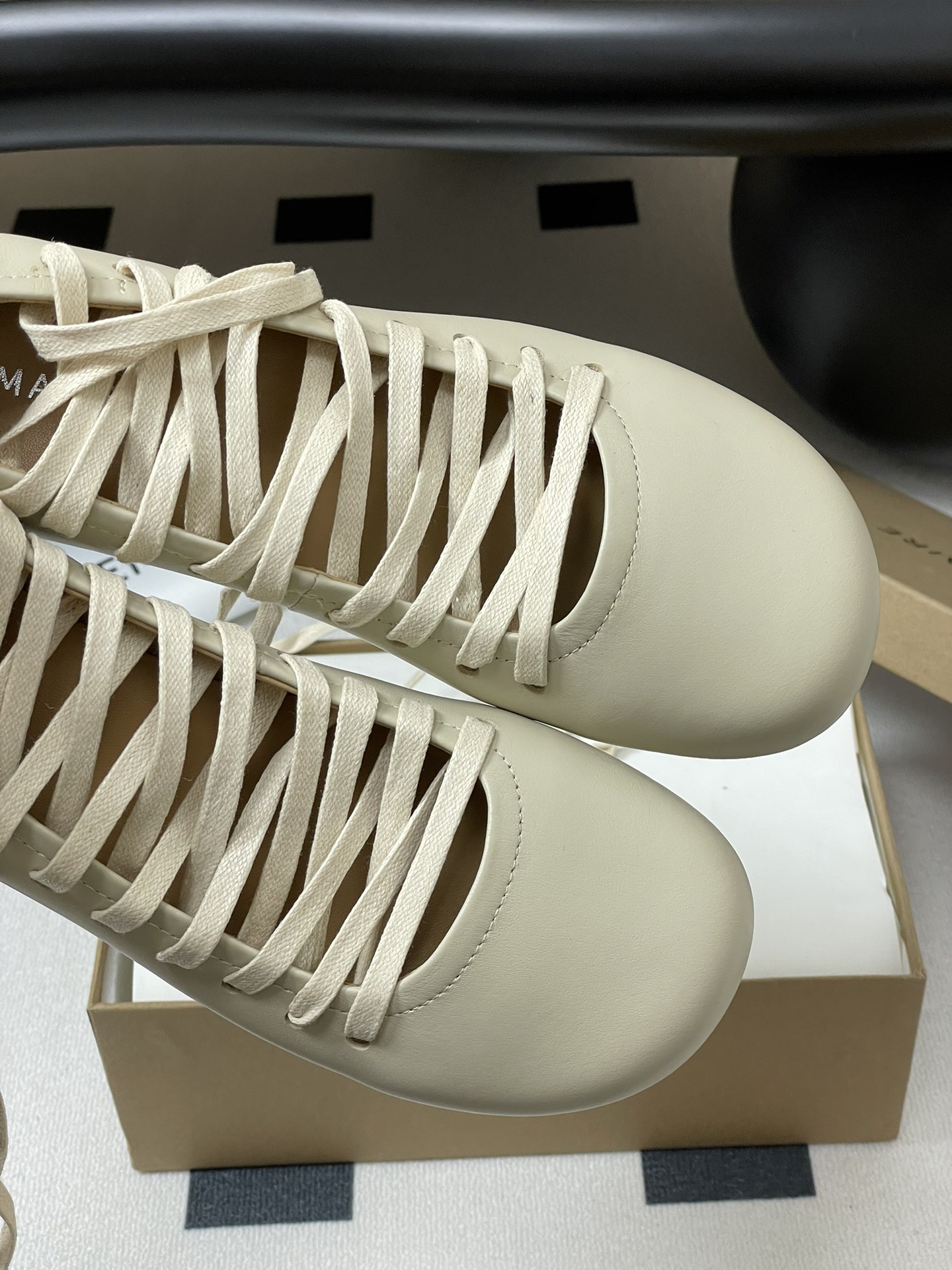 Lemaire 2025s Spring Shoes: Simple, Charming, and Comfortable Sheepskin Design - 图片 7