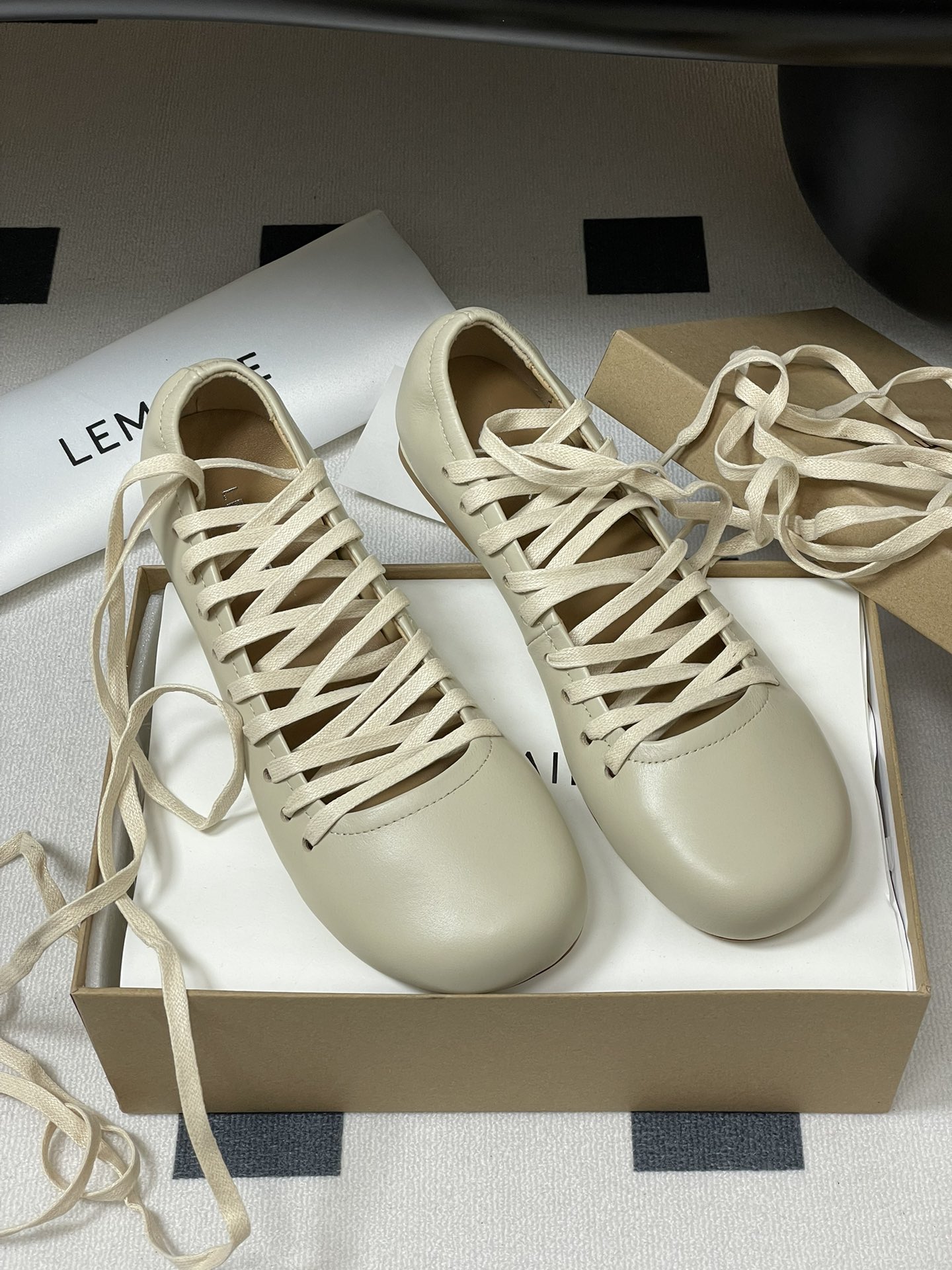 Lemaire 2025s Spring Shoes: Simple, Charming, and Comfortable Sheepskin Design - 图片 5