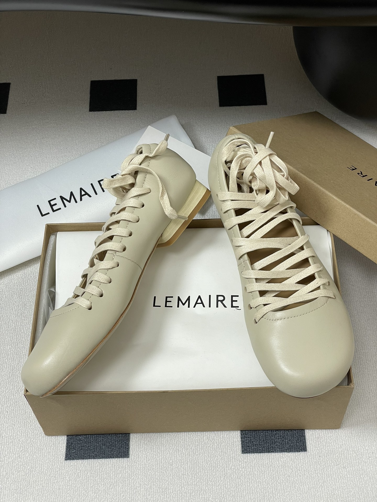 Lemaire 2025s Spring Shoes: Simple, Charming, and Comfortable Sheepskin Design - 图片 6