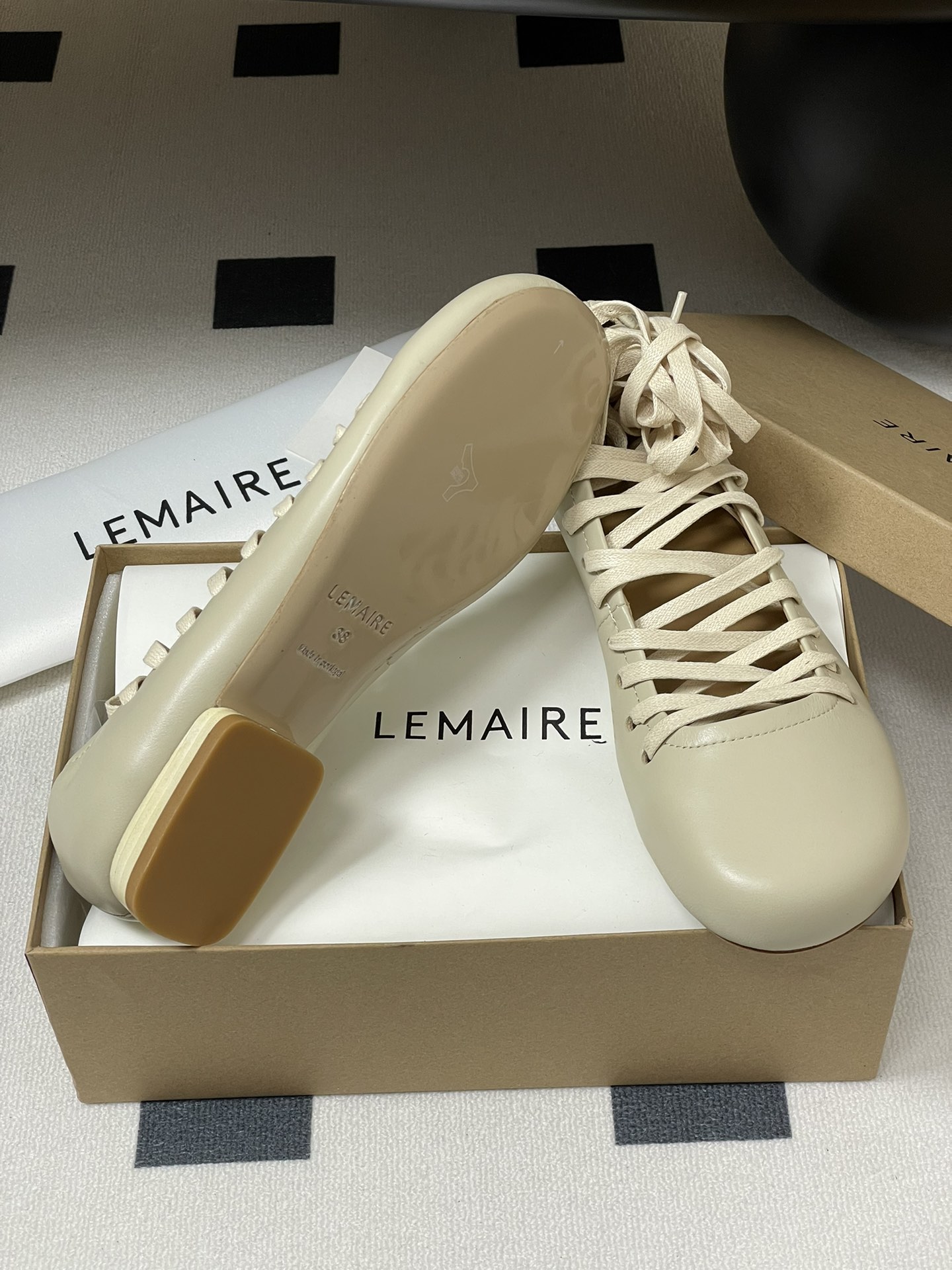 Lemaire 2025s Spring Shoes: Simple, Charming, and Comfortable Sheepskin Design - 图片 8